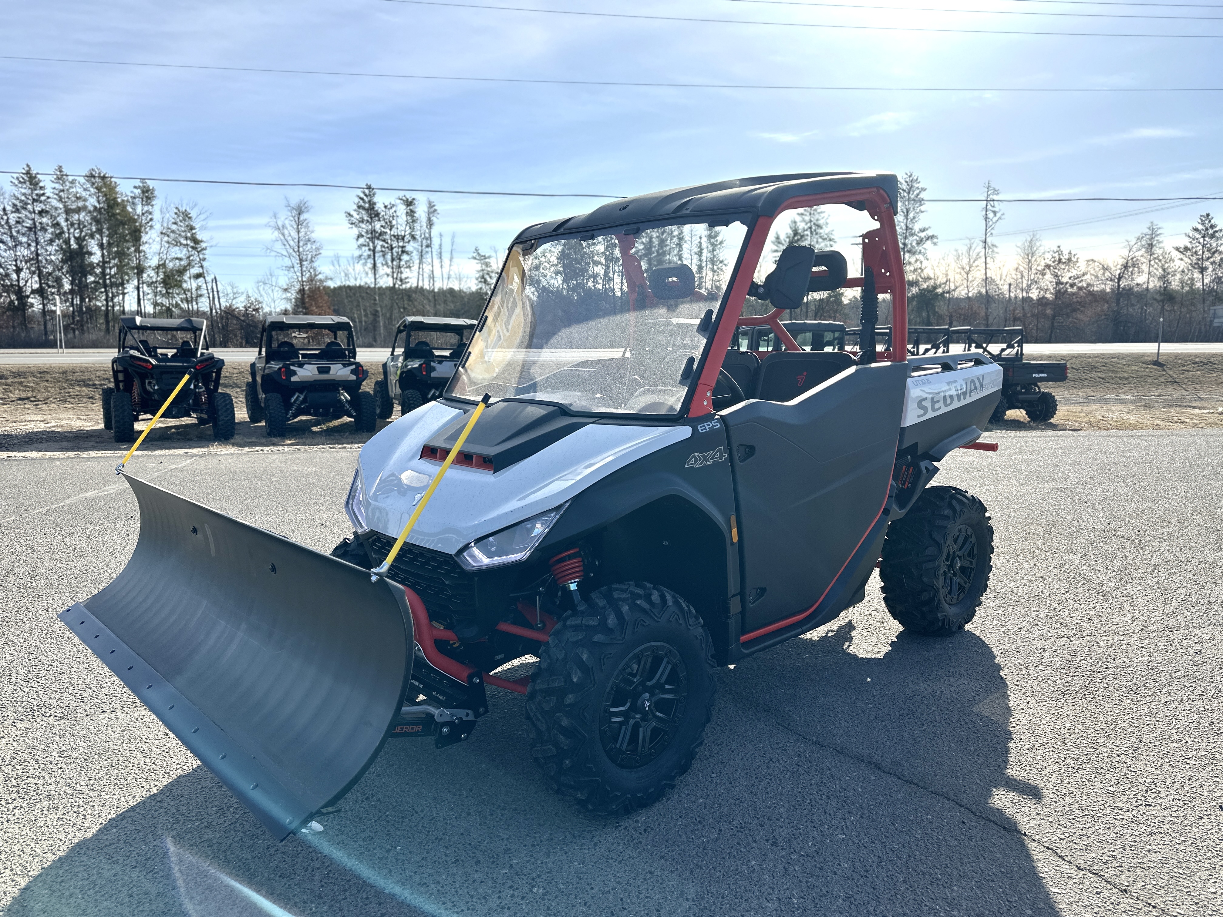 2023 Segway Powersports FUGLEMAN UT10-X - WHITE/RED - Photo 6