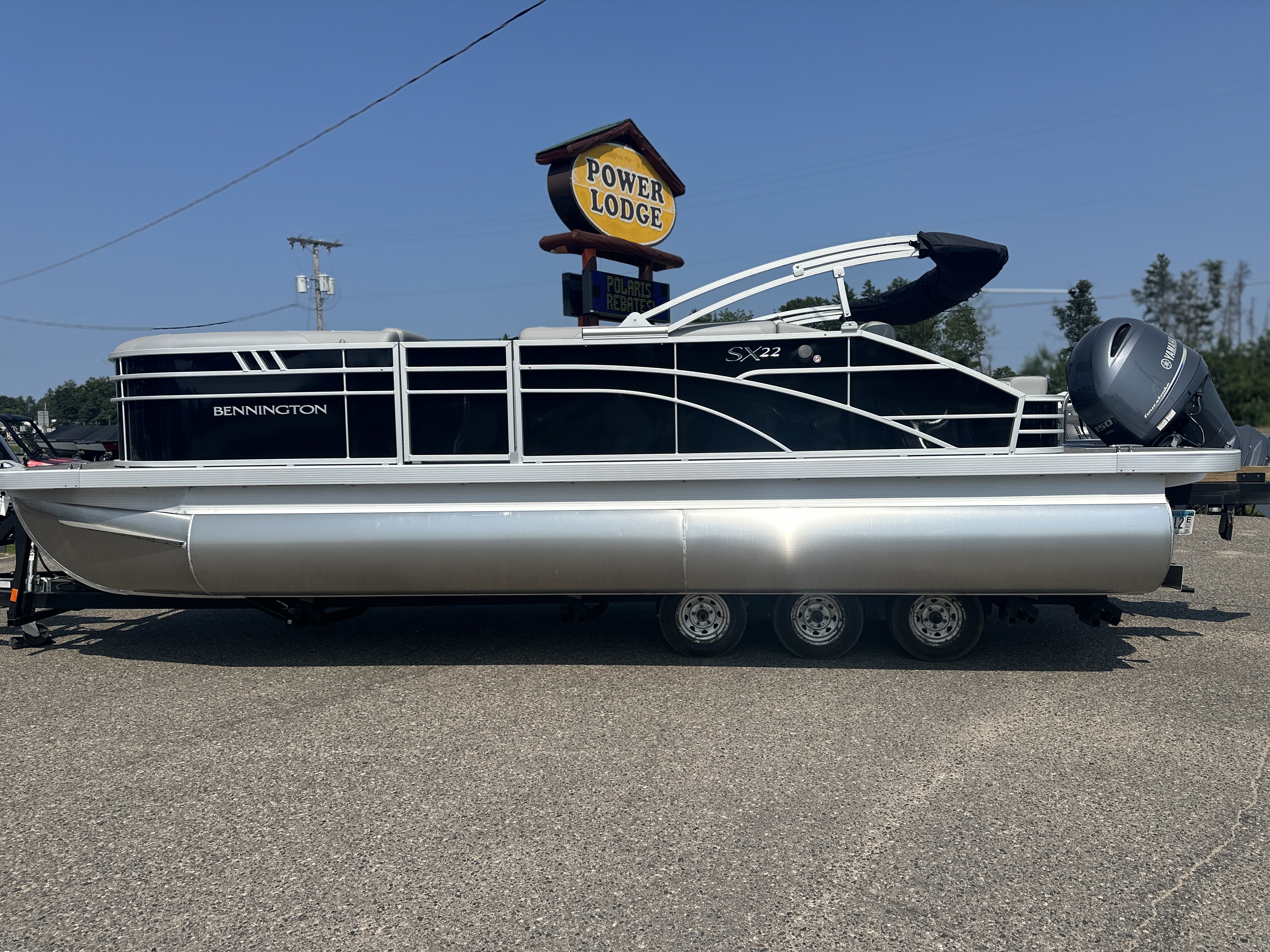 2024 Bennington 22 SX - SWINGBACK SPS - F150XB - TRITOON