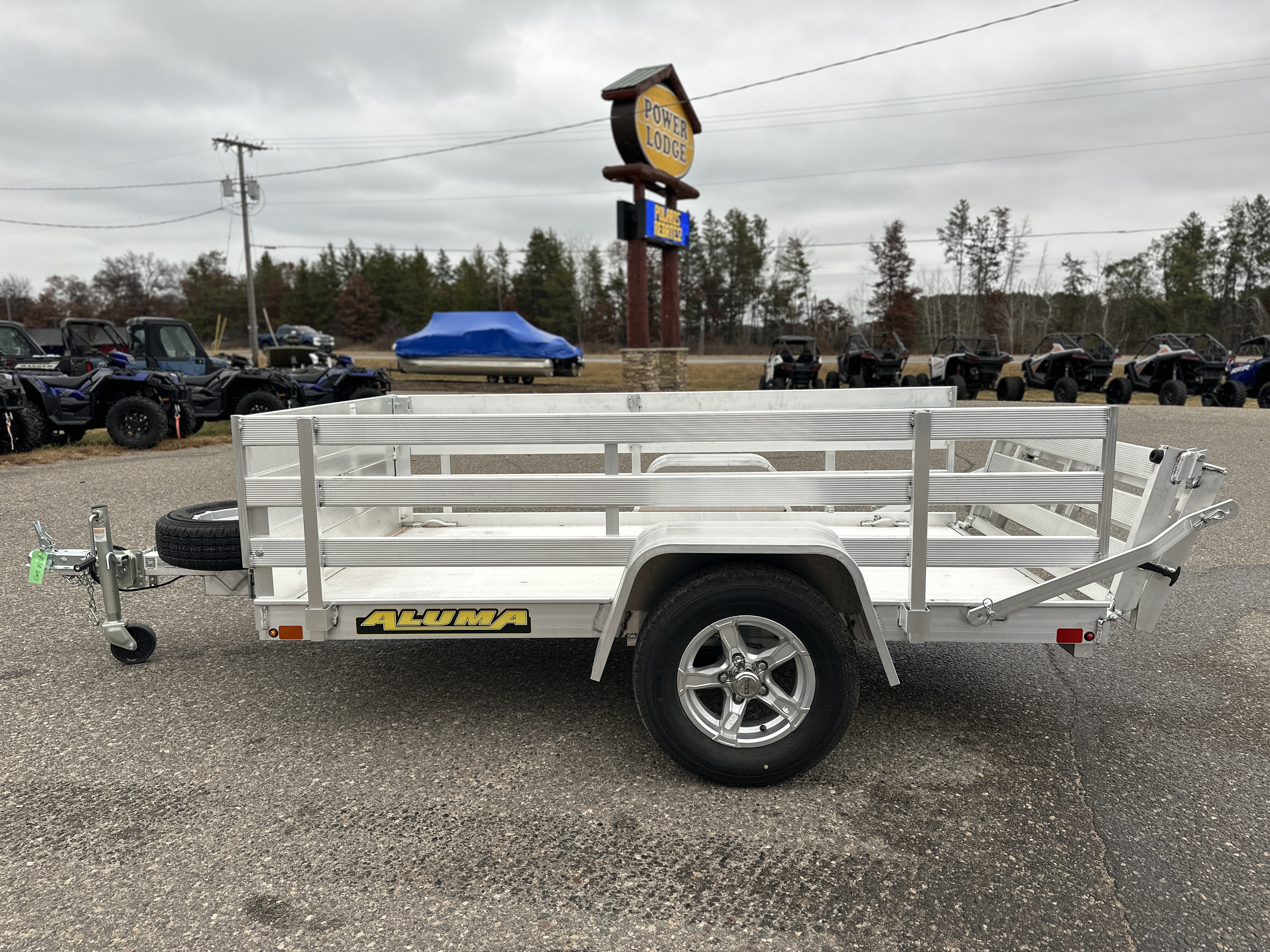2025 Aluma SINGLE AXLE BI-FOLD TAILGATE 548S-BT