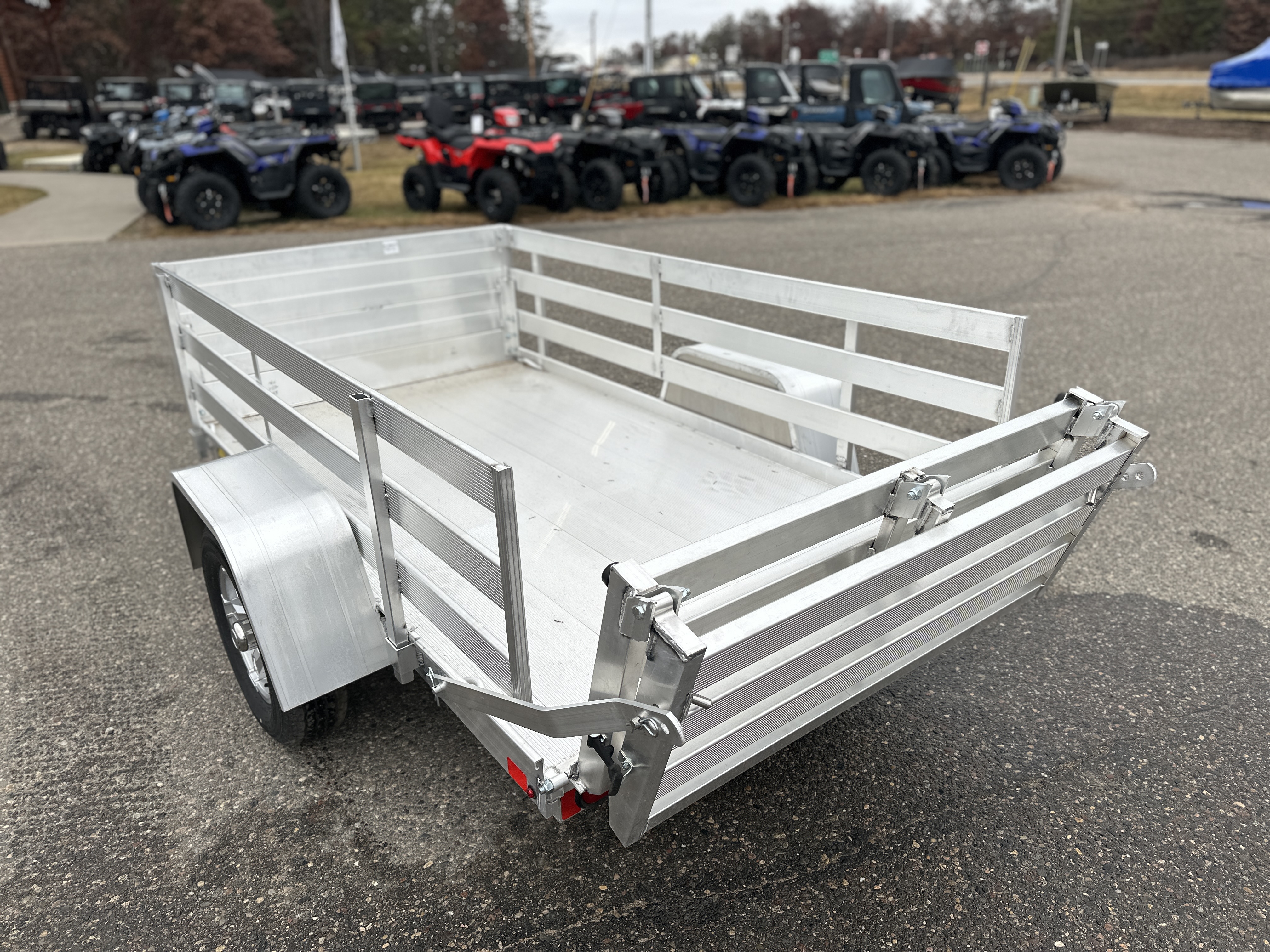 2025 Aluma SINGLE AXLE BI-FOLD TAILGATE 548S-BT - Photo 2