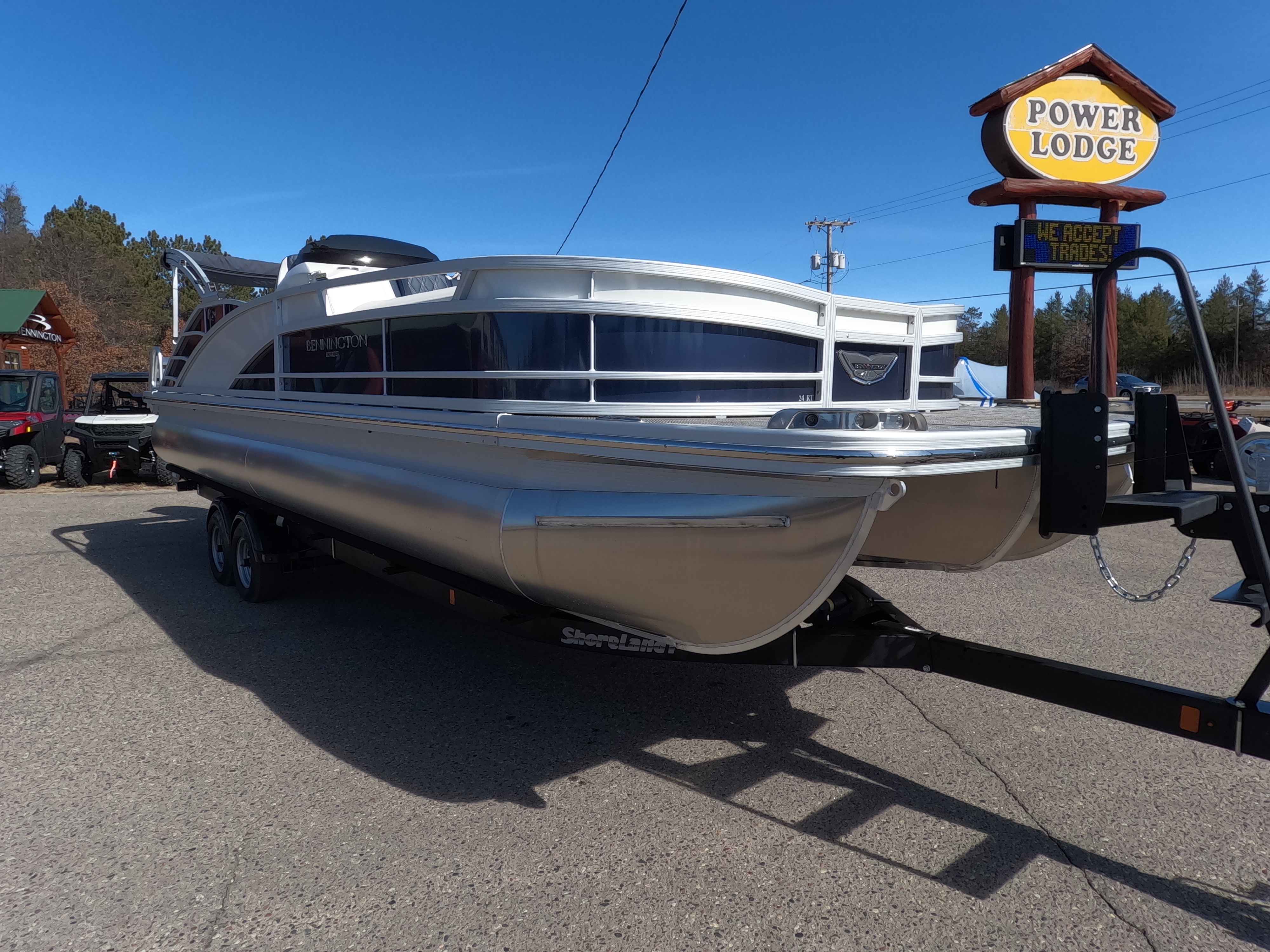 2024 Bennington 24 R - BOWRIDER SWINGBACK - VERADO 300XL - TRITOON - Photo 2