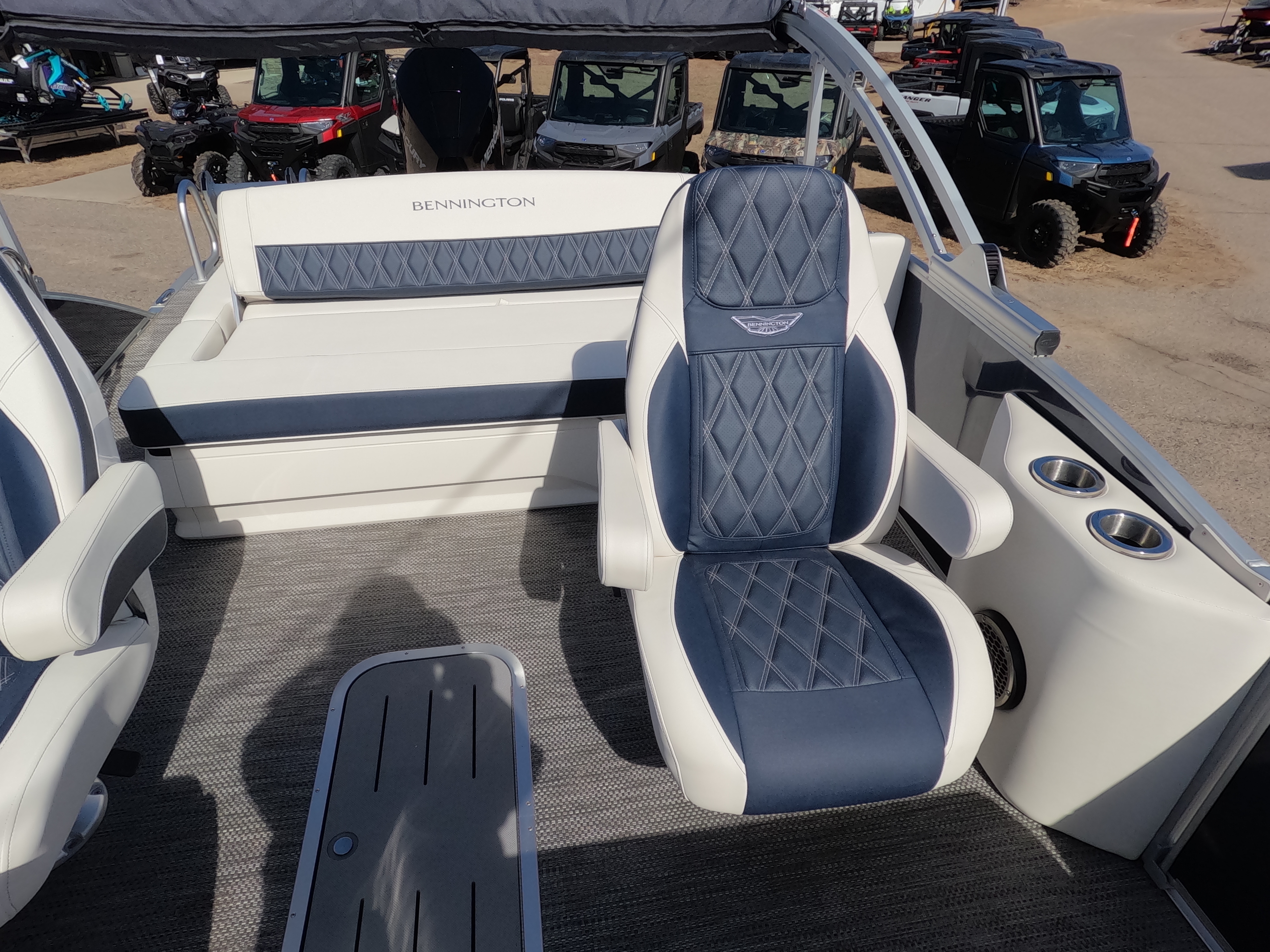 2024 Bennington 24 R - BOWRIDER SWINGBACK - VERADO 300XL - TRITOON - Photo 11
