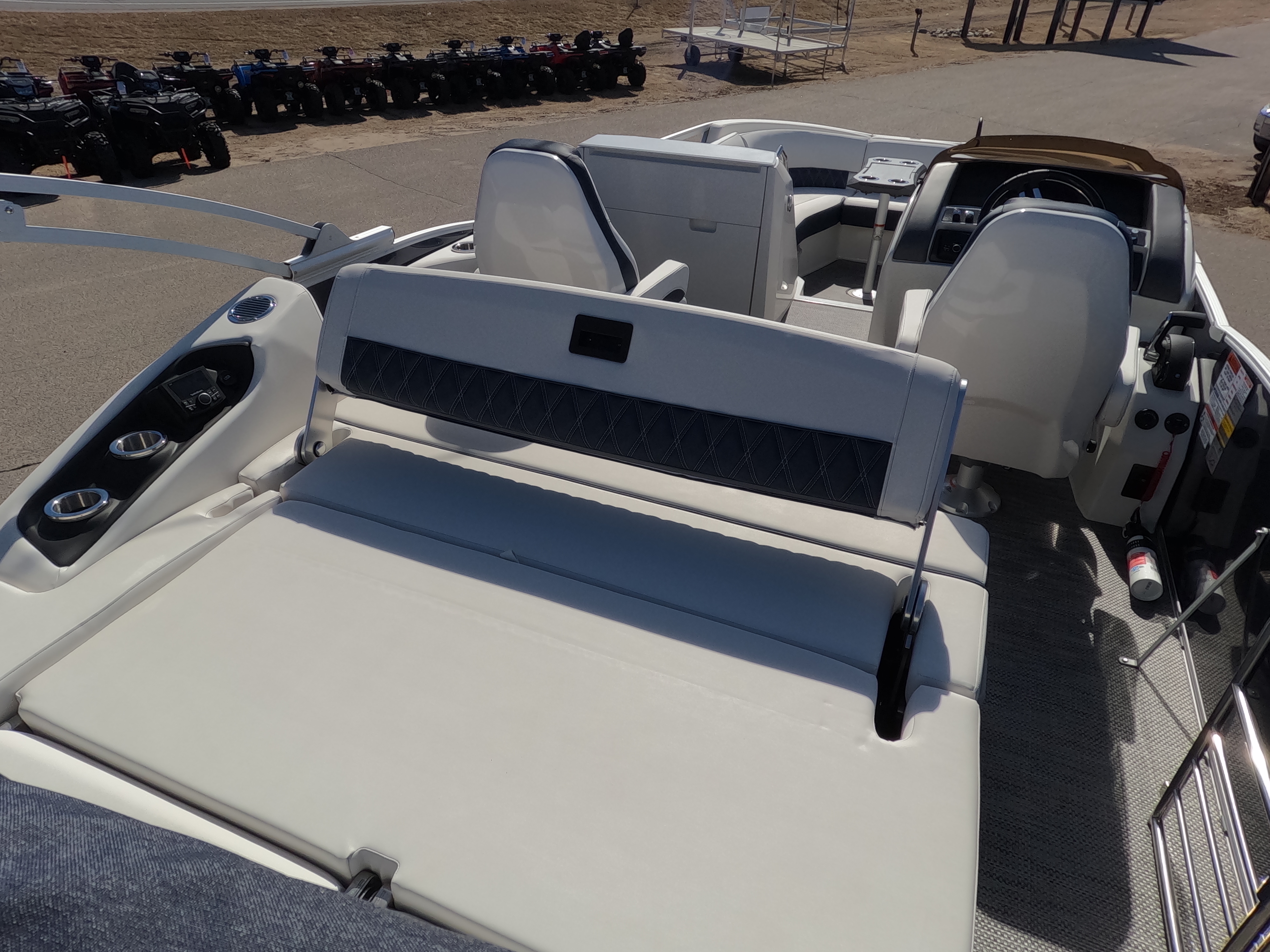 2024 Bennington 24 R - BOWRIDER SWINGBACK - VERADO 300XL - TRITOON - Photo 12