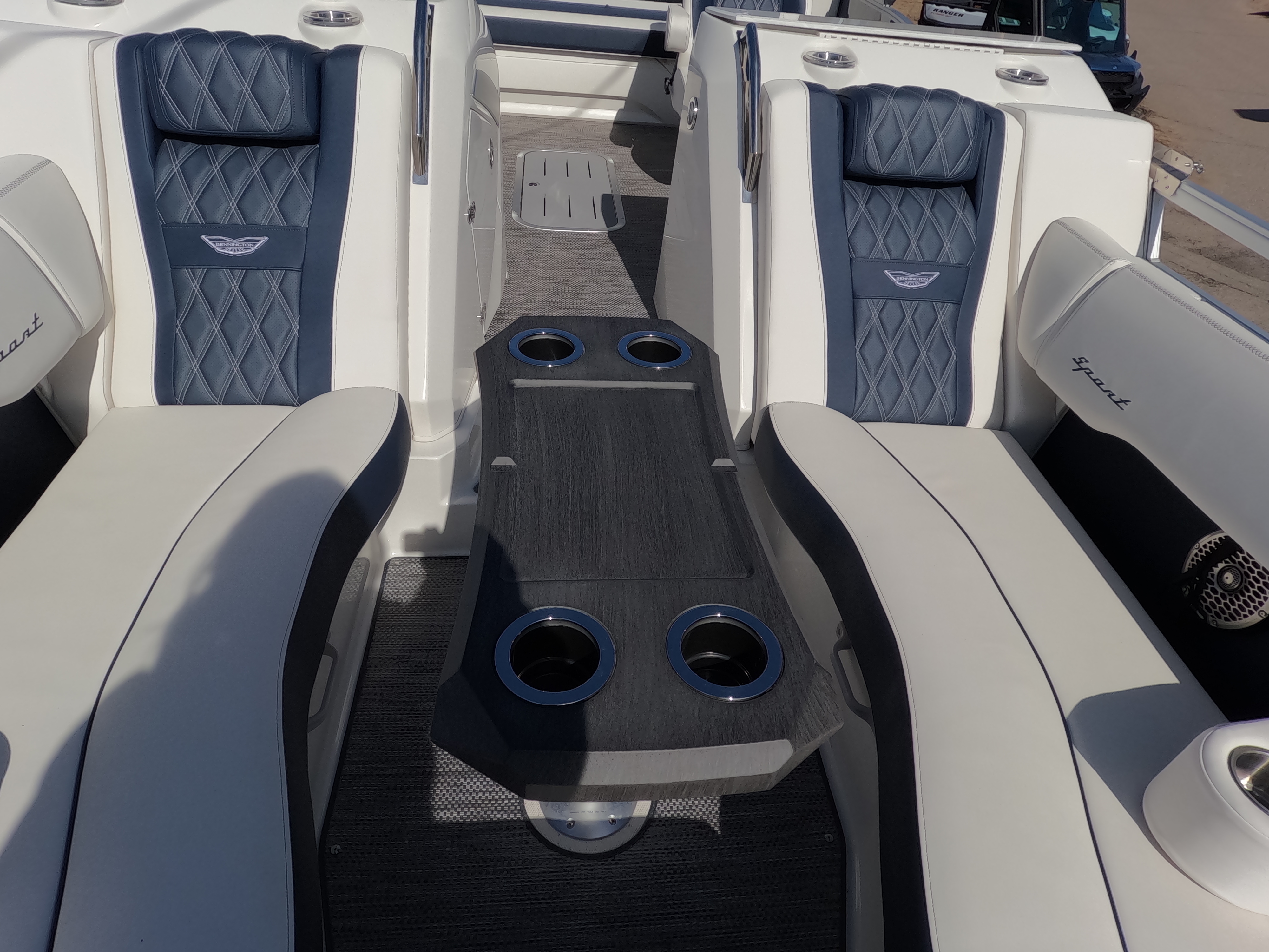 2024 Bennington 24 R - BOWRIDER SWINGBACK - VERADO 300XL - TRITOON - Photo 15