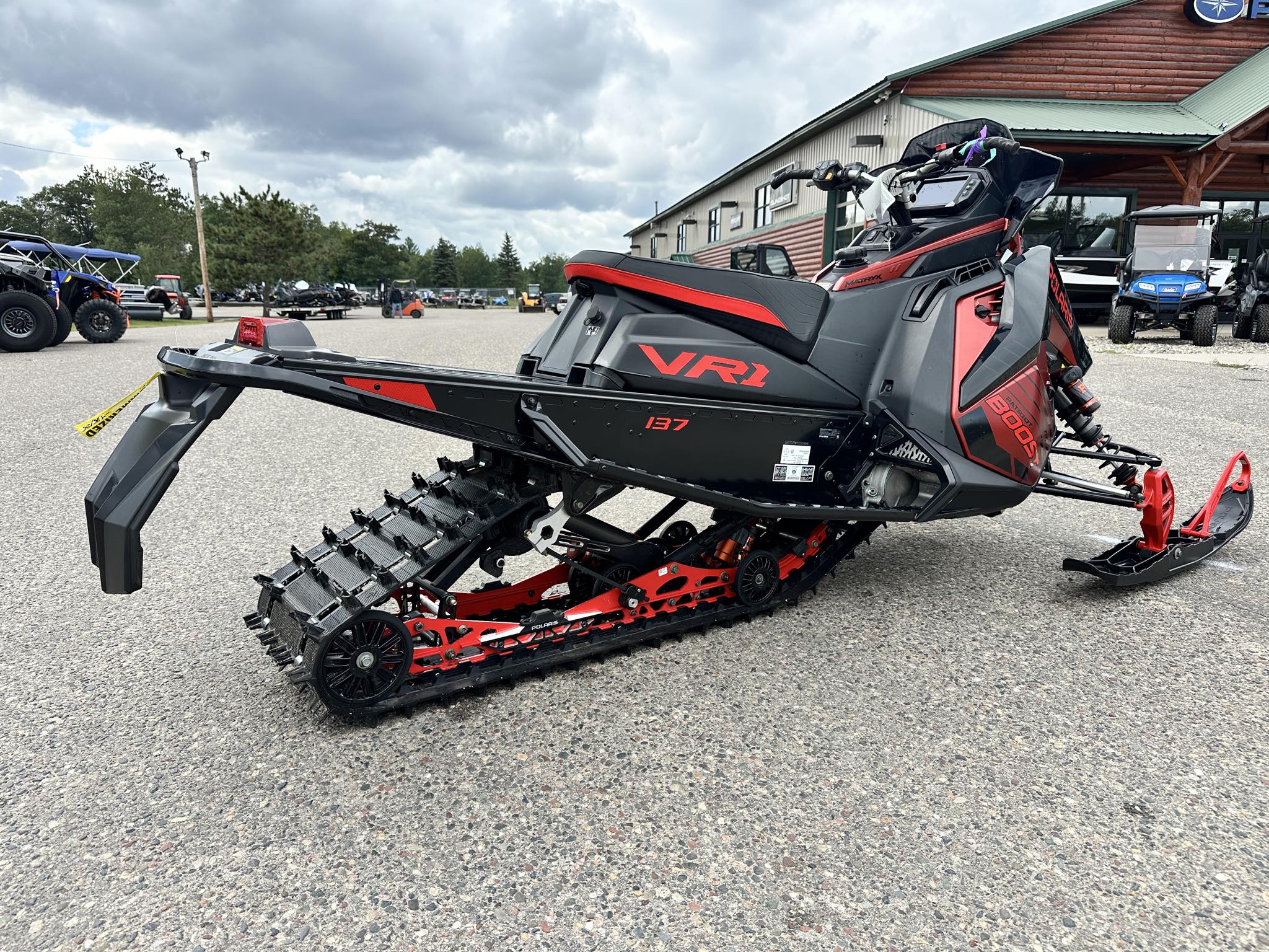 2025 Polaris BOOST INDY VR1 137 DYNAMIX - Photo 4