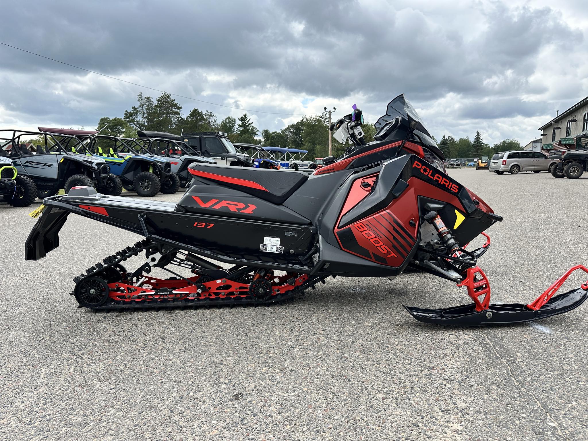 2025 Polaris BOOST INDY VR1 137 DYNAMIX - Photo 5