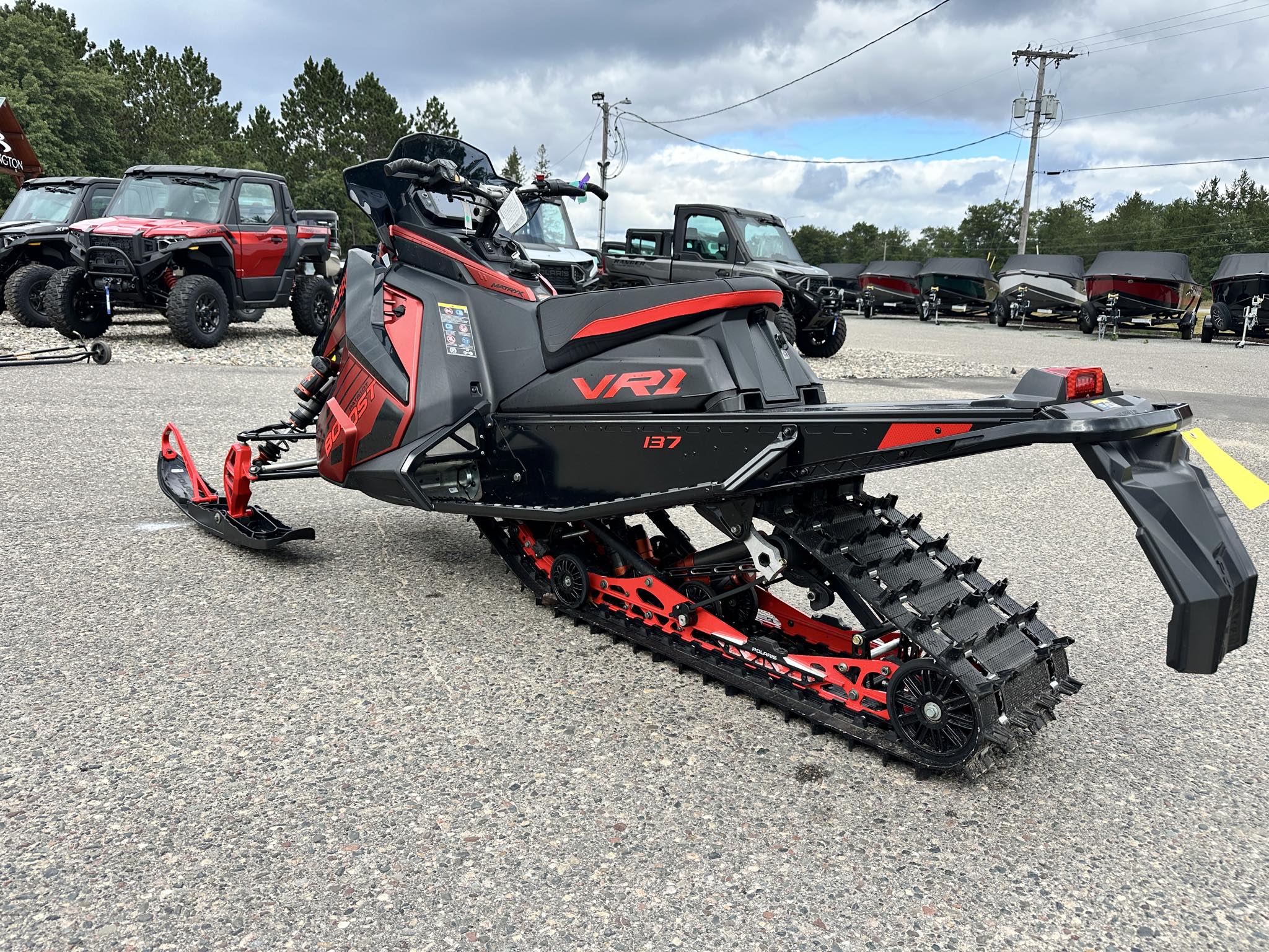 2025 Polaris BOOST INDY VR1 137 DYNAMIX - Photo 9
