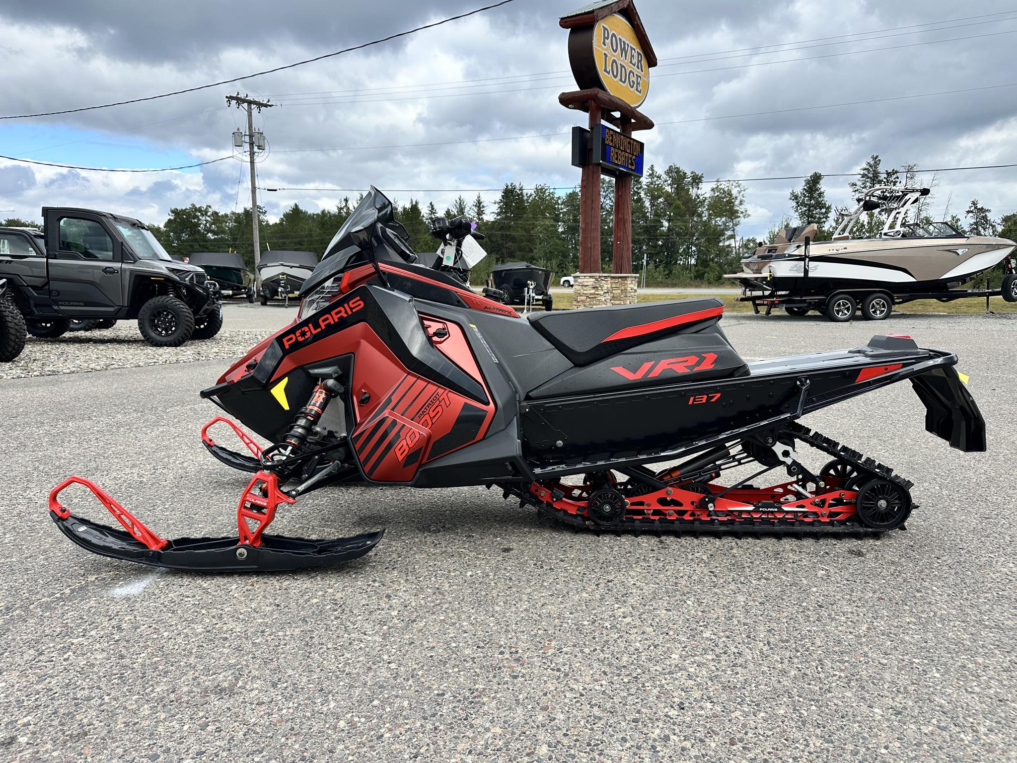 2025 Polaris BOOST INDY VR1 137 DYNAMIX - Photo 10