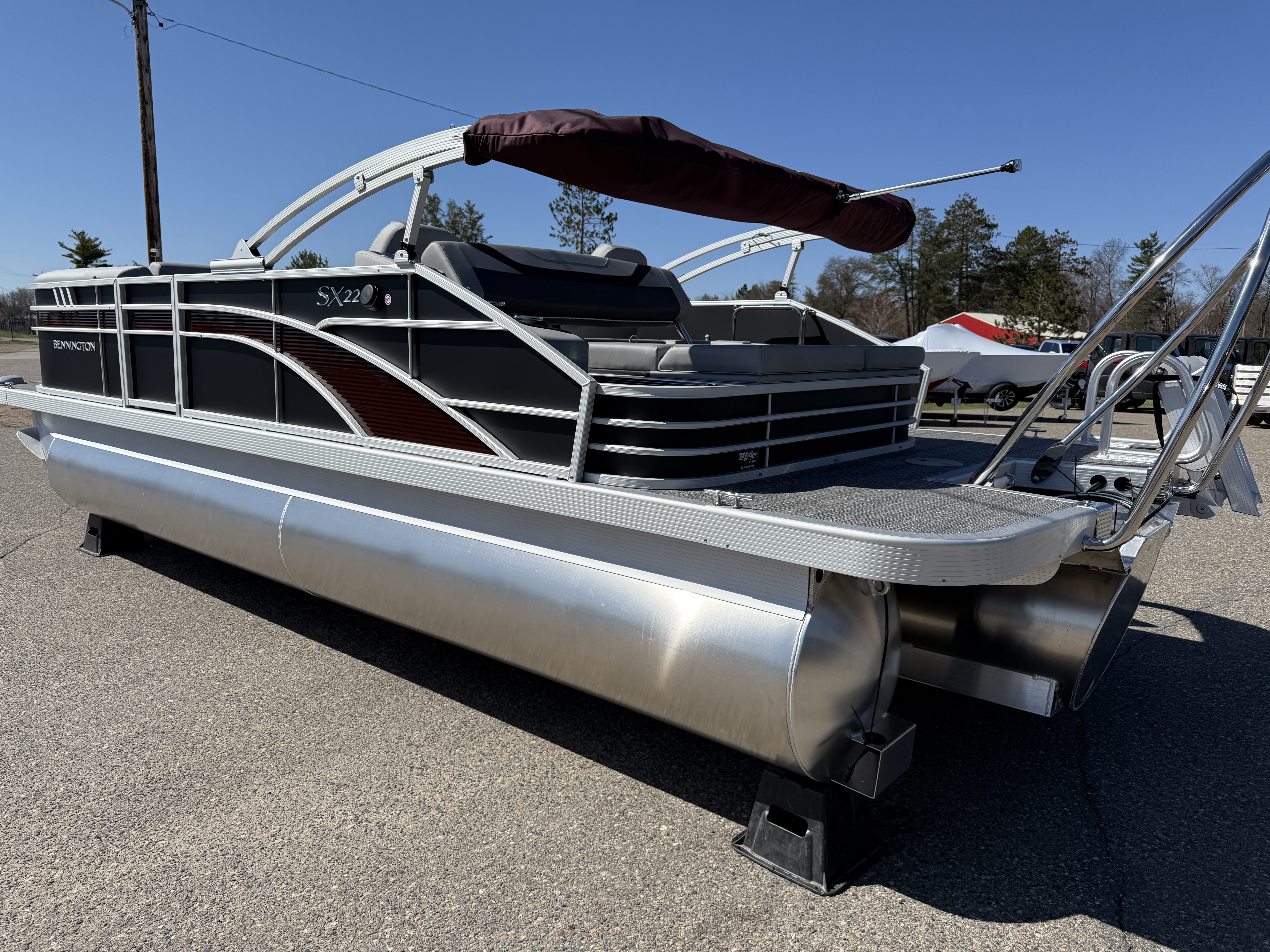 2025 Bennington 22 SX - SWINGBACK CO-CAP SPS - w/F150XC - TRI - Photo 6