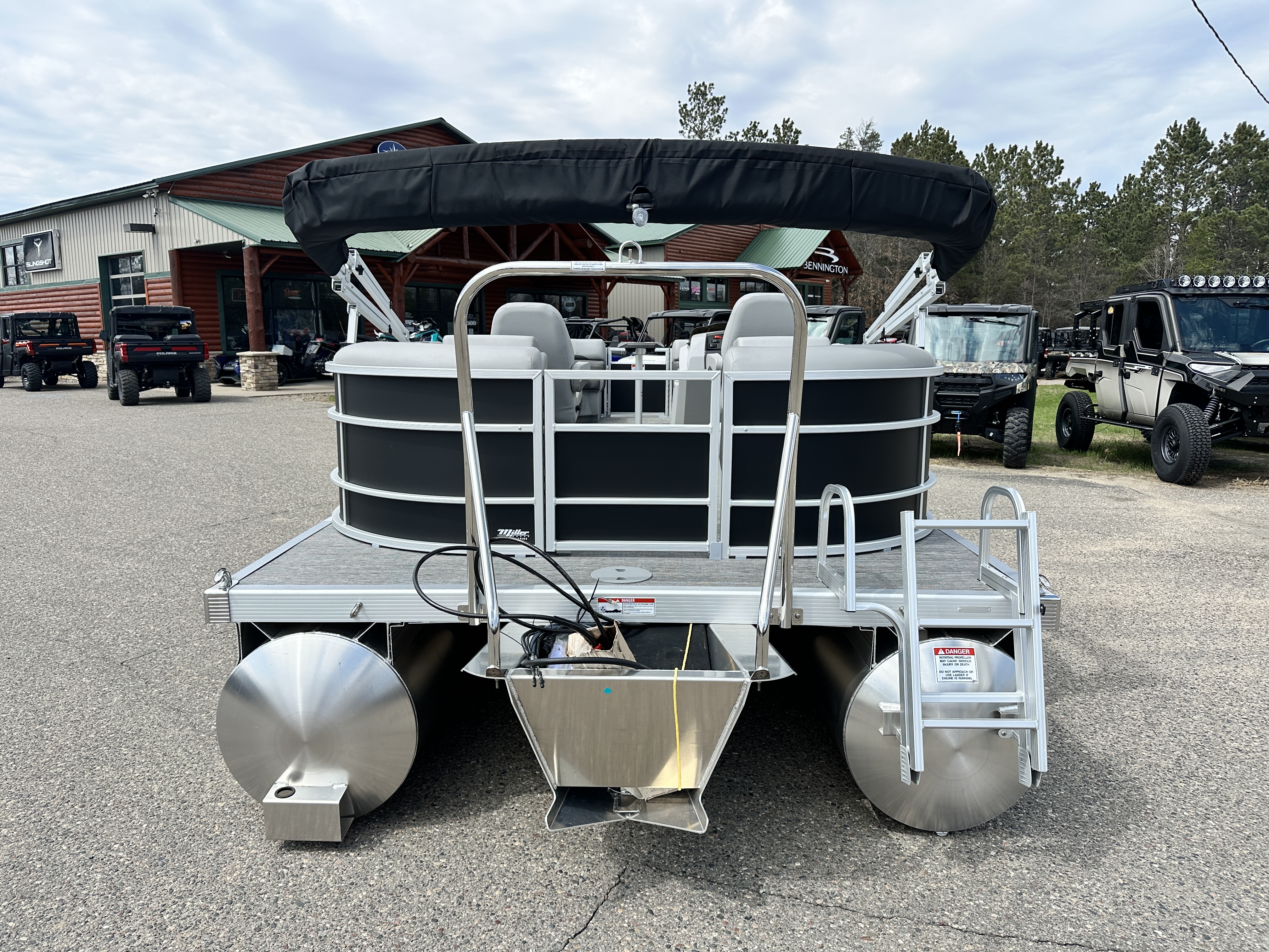 2025 Bennington 22 SX - STERN RADIUS EXPRESS - w/F90LB - TRITOON - Photo 3