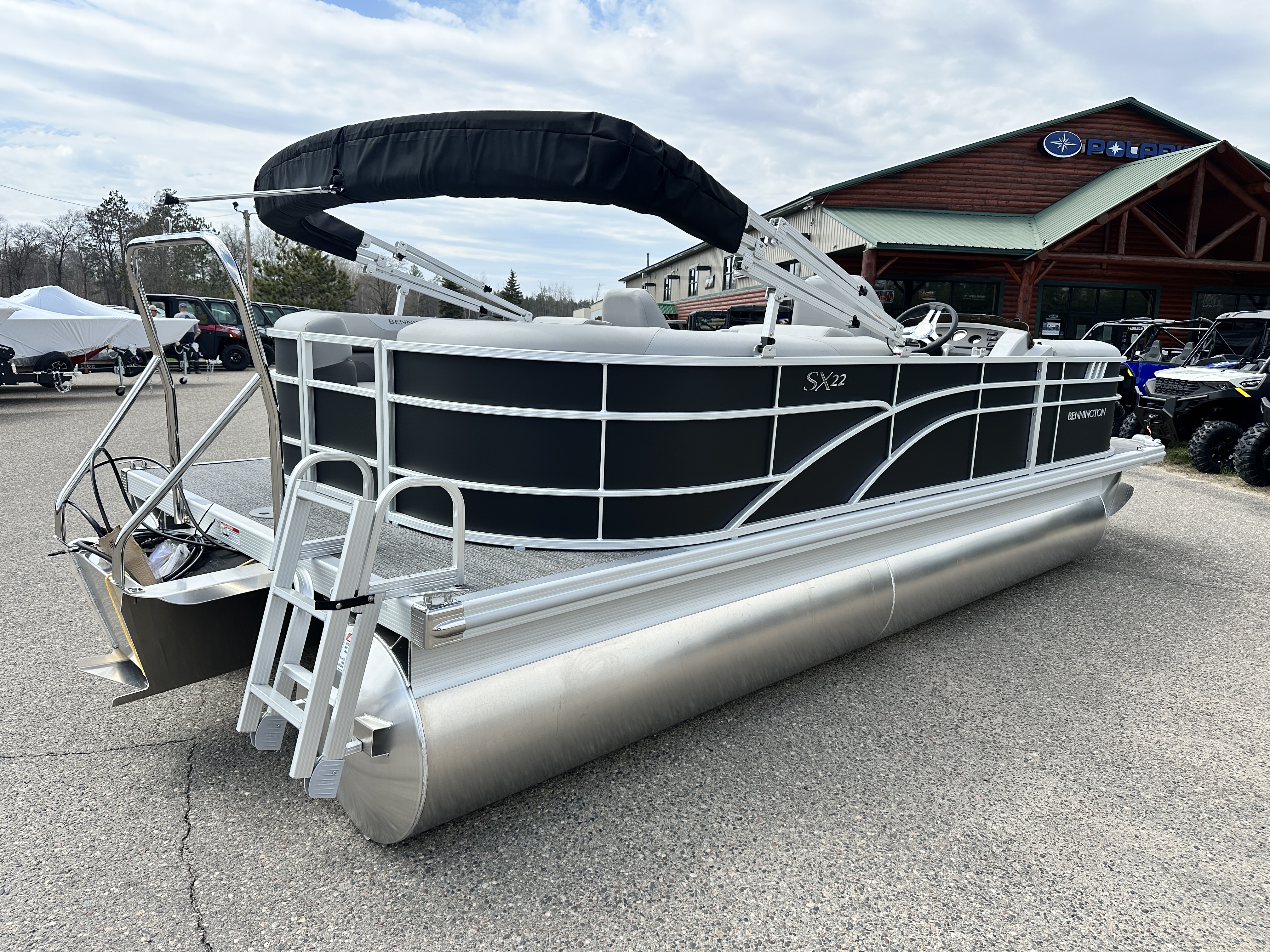 2025 Bennington 22 SX - STERN RADIUS EXPRESS - w/F90LB - TRITOON - Photo 4