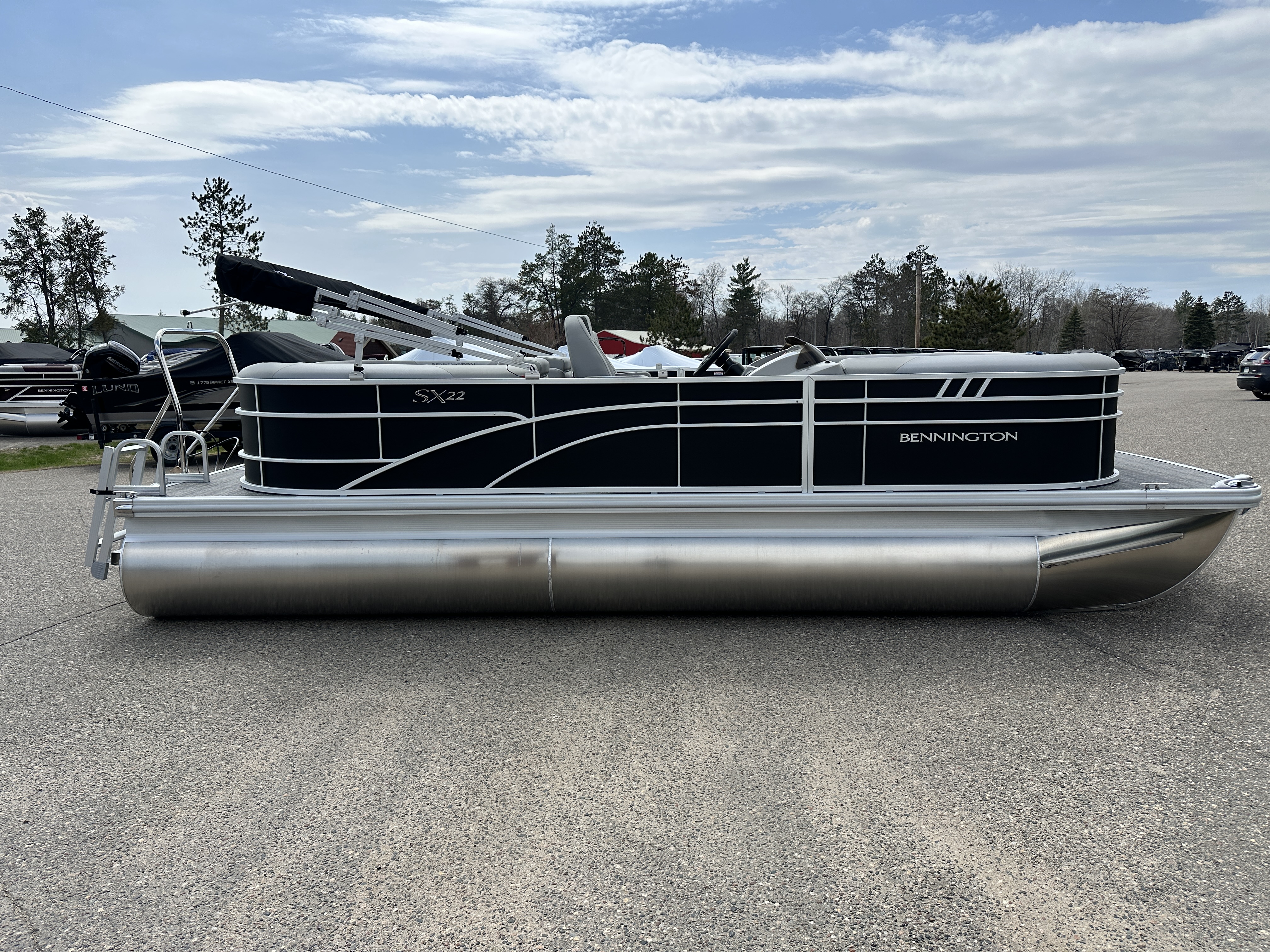 2025 Bennington 22 SX - STERN RADIUS EXPRESS - w/F90LB - TRITOON - Photo 5