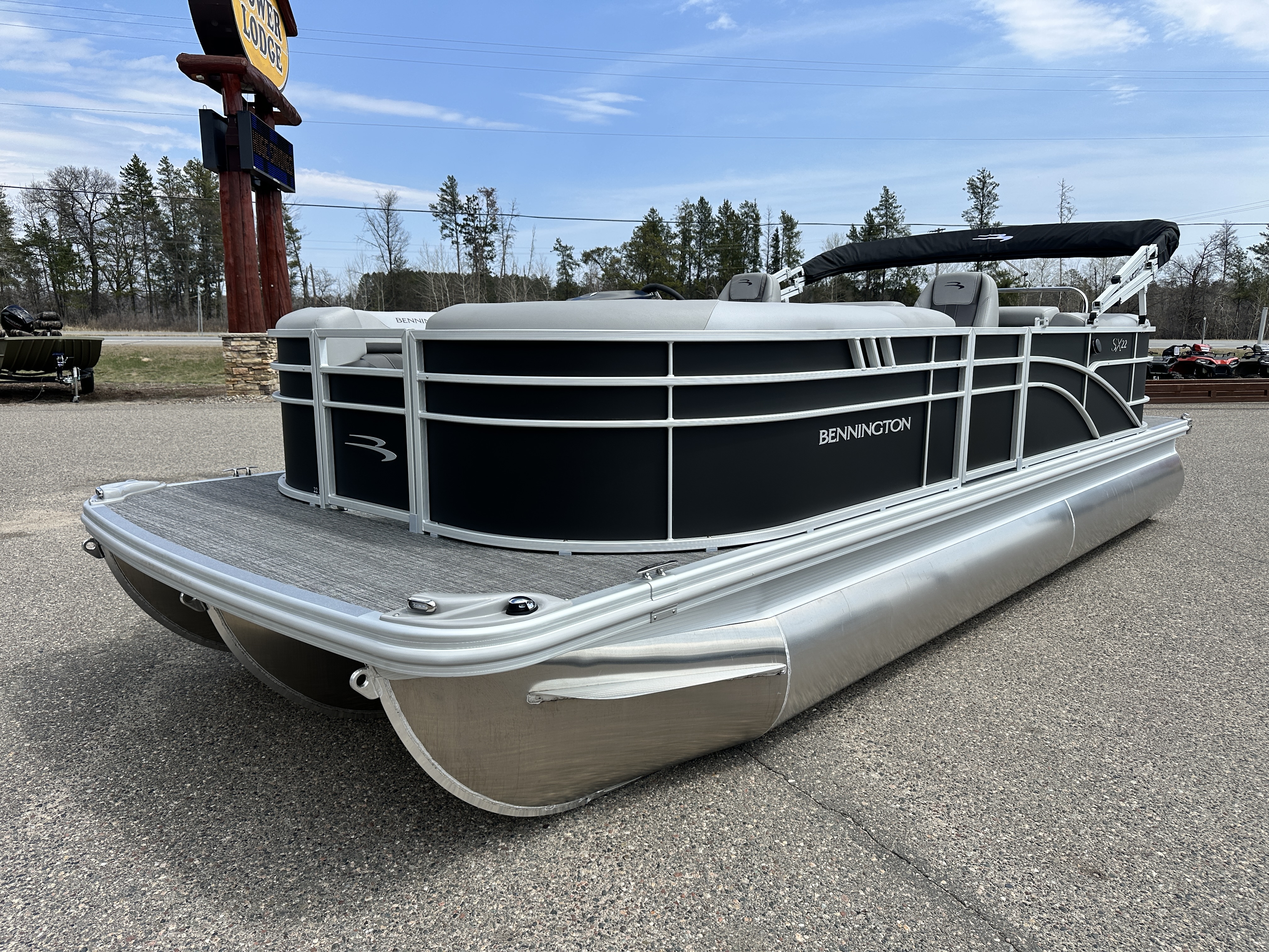 2025 Bennington 22 SX - STERN RADIUS EXPRESS - w/F90LB - TRITOON - Photo 9