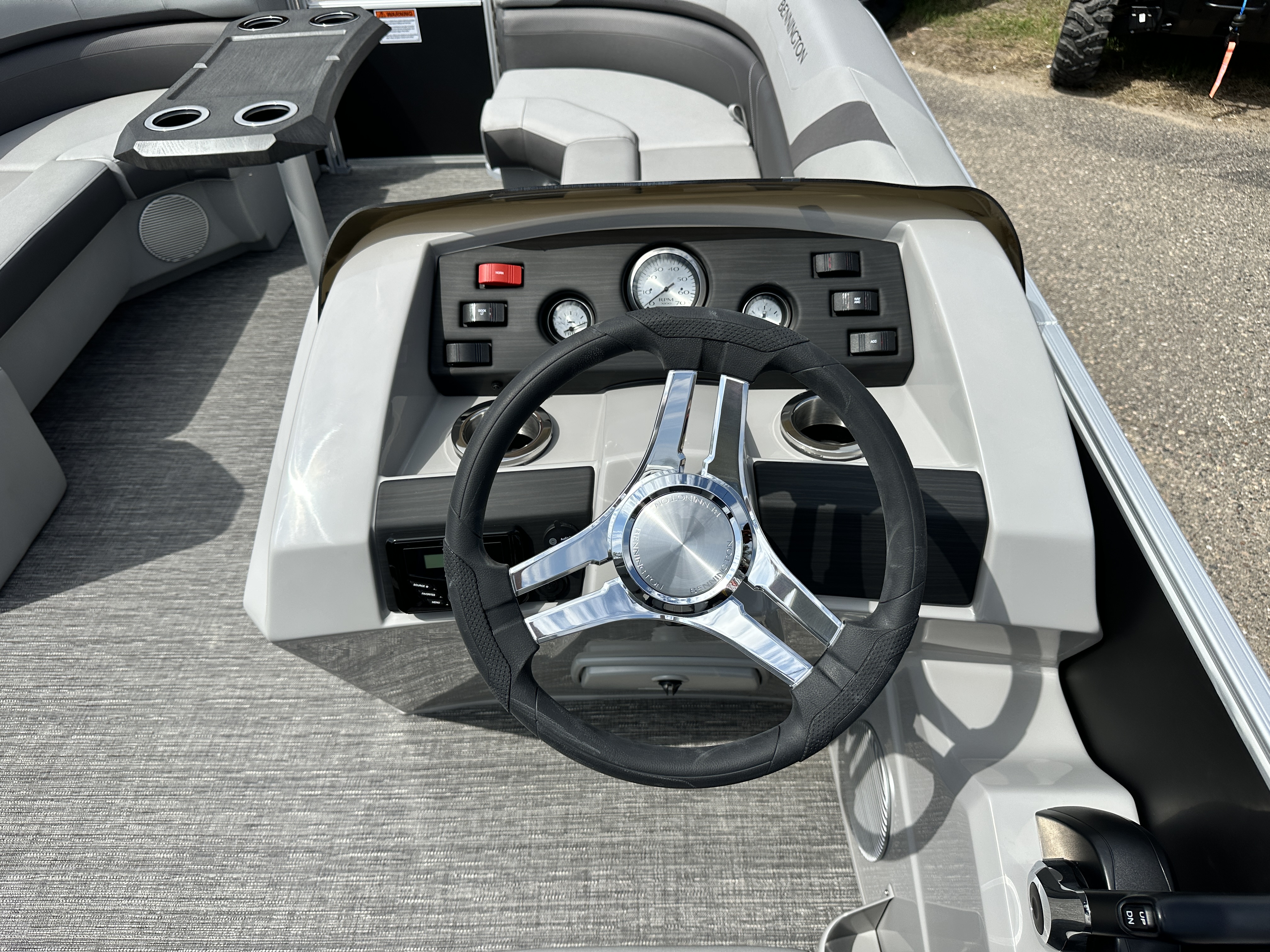 2025 Bennington 22 SX - STERN RADIUS EXPRESS - w/F90LB - TRITOON - Photo 15