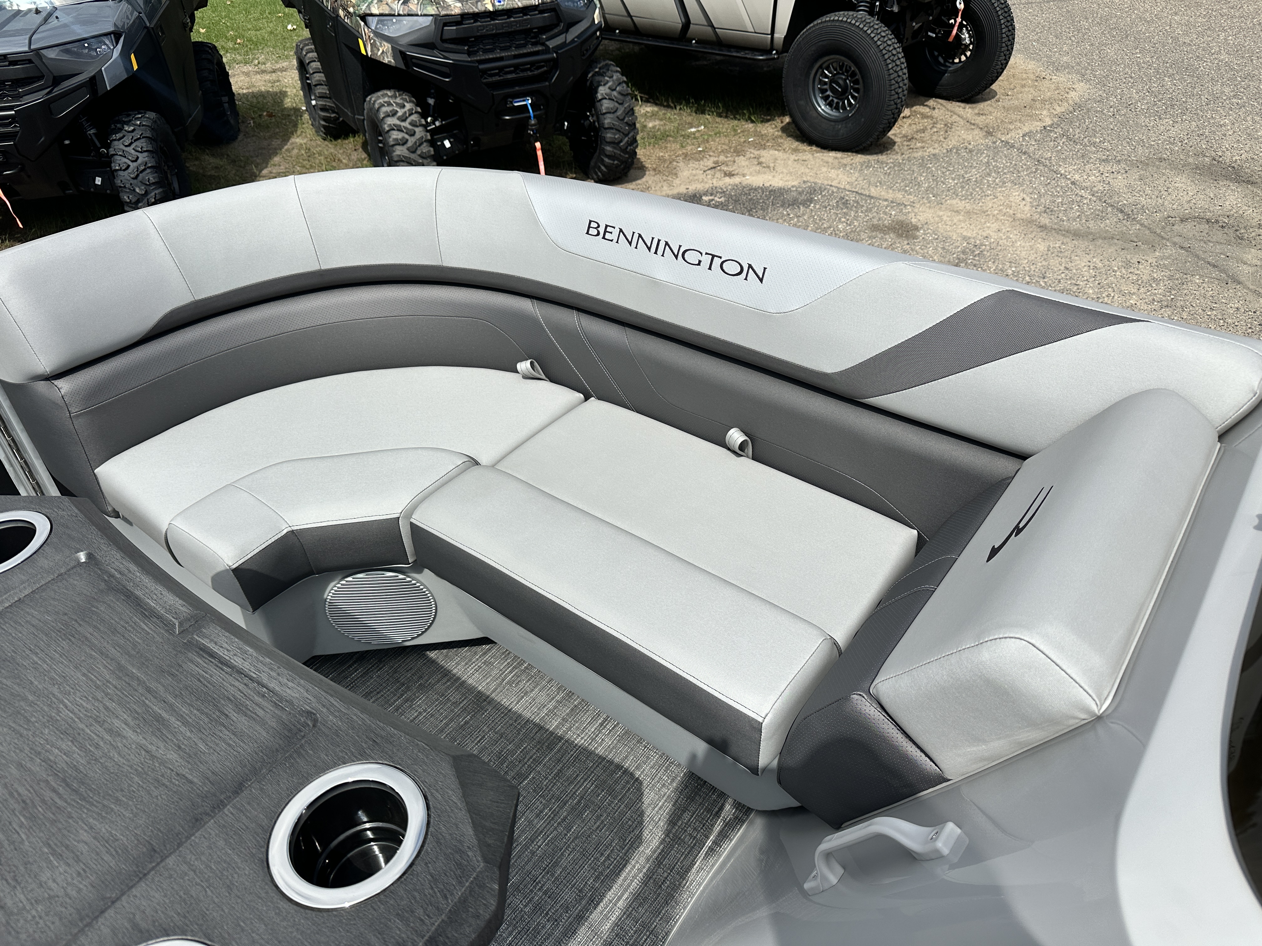 2025 Bennington 22 SX - STERN RADIUS EXPRESS - w/F90LB - TRITOON - Photo 17