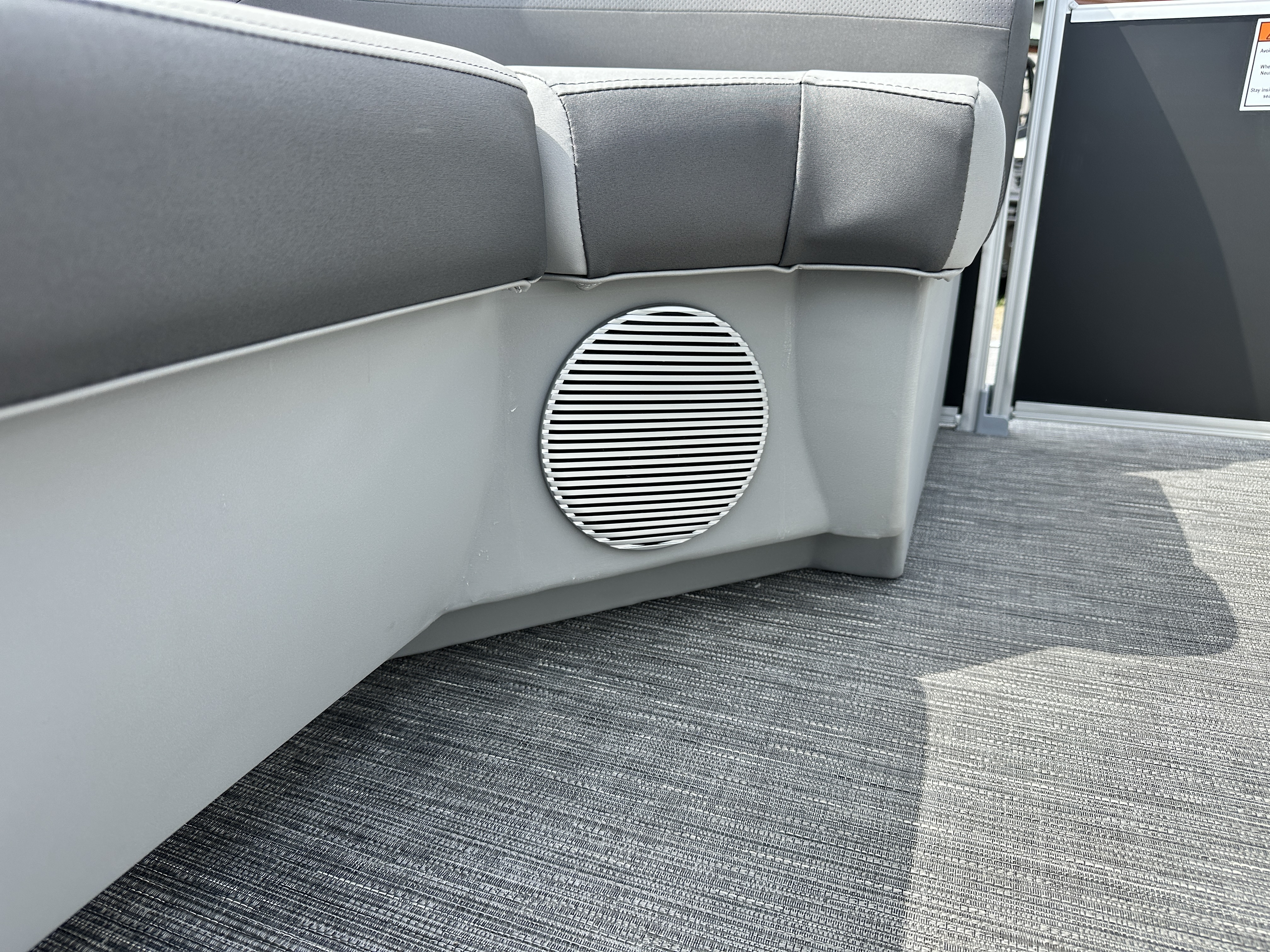 2025 Bennington 22 SX - STERN RADIUS EXPRESS - w/F90LB - TRITOON - Photo 19