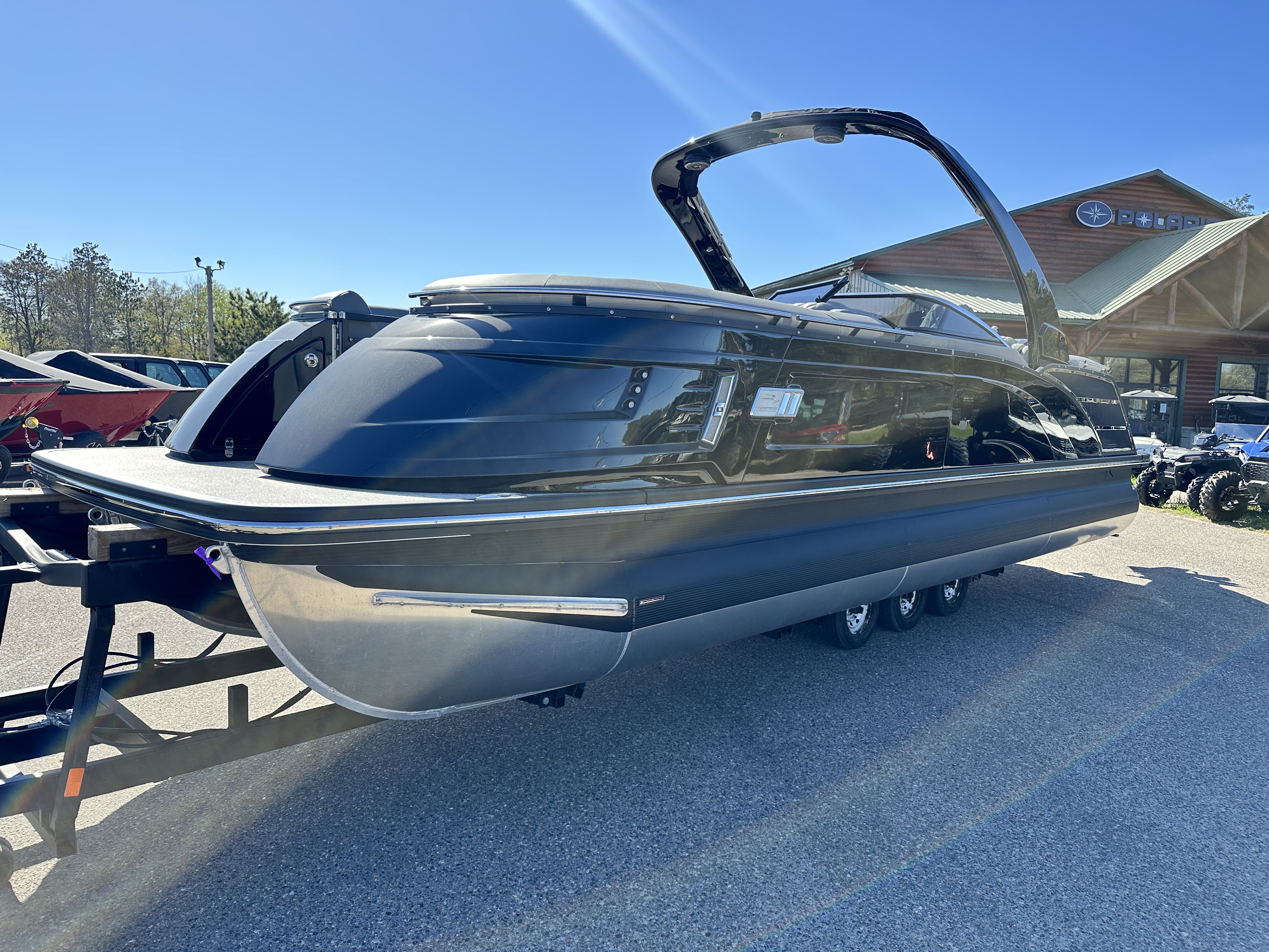 2024 Bennington 25 QX - FASTBACK ARCH w/WINDSHIELD - 400XL VERADO - TRITOON - Photo 3