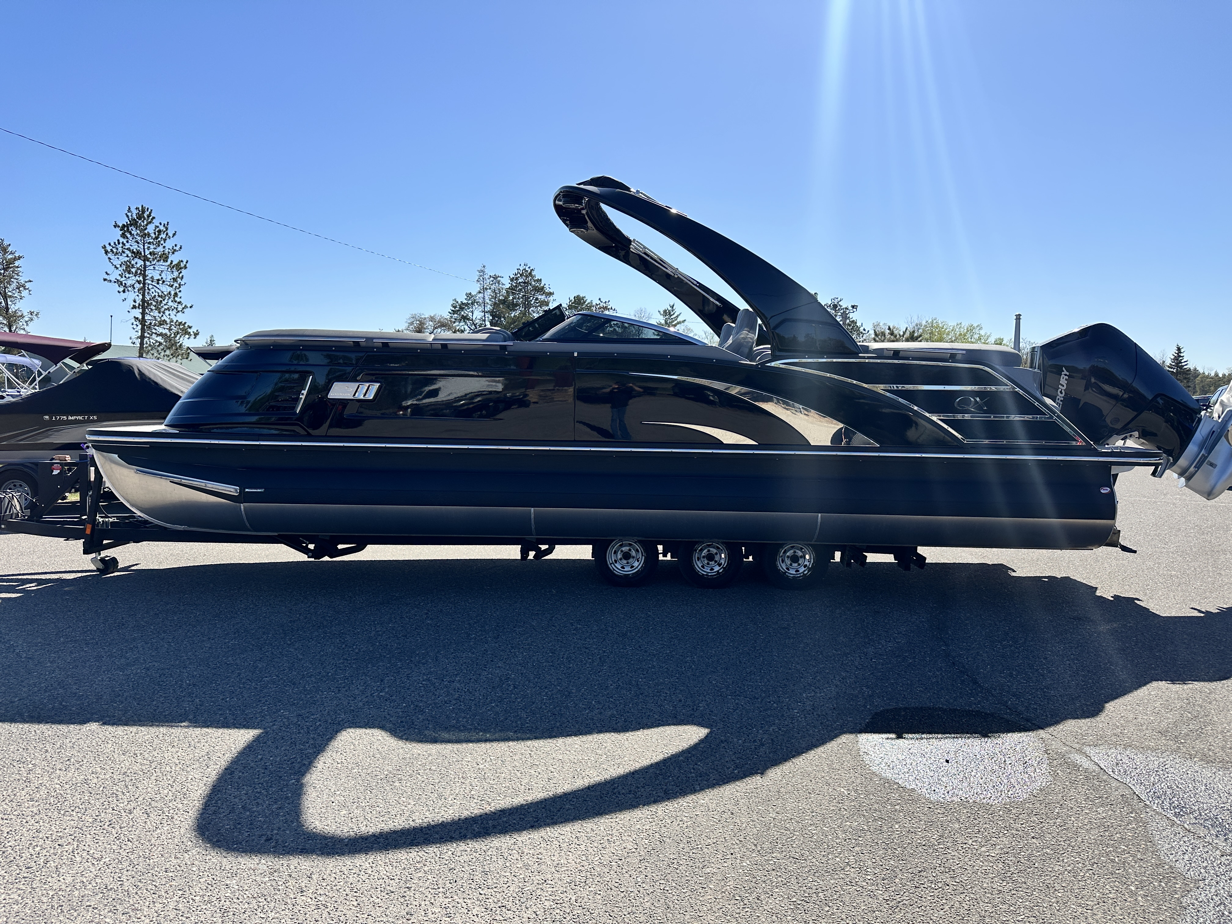 2024 Bennington 25 QX - FASTBACK ARCH w/WINDSHIELD - 400XL VERADO - TRITOON - Photo 4
