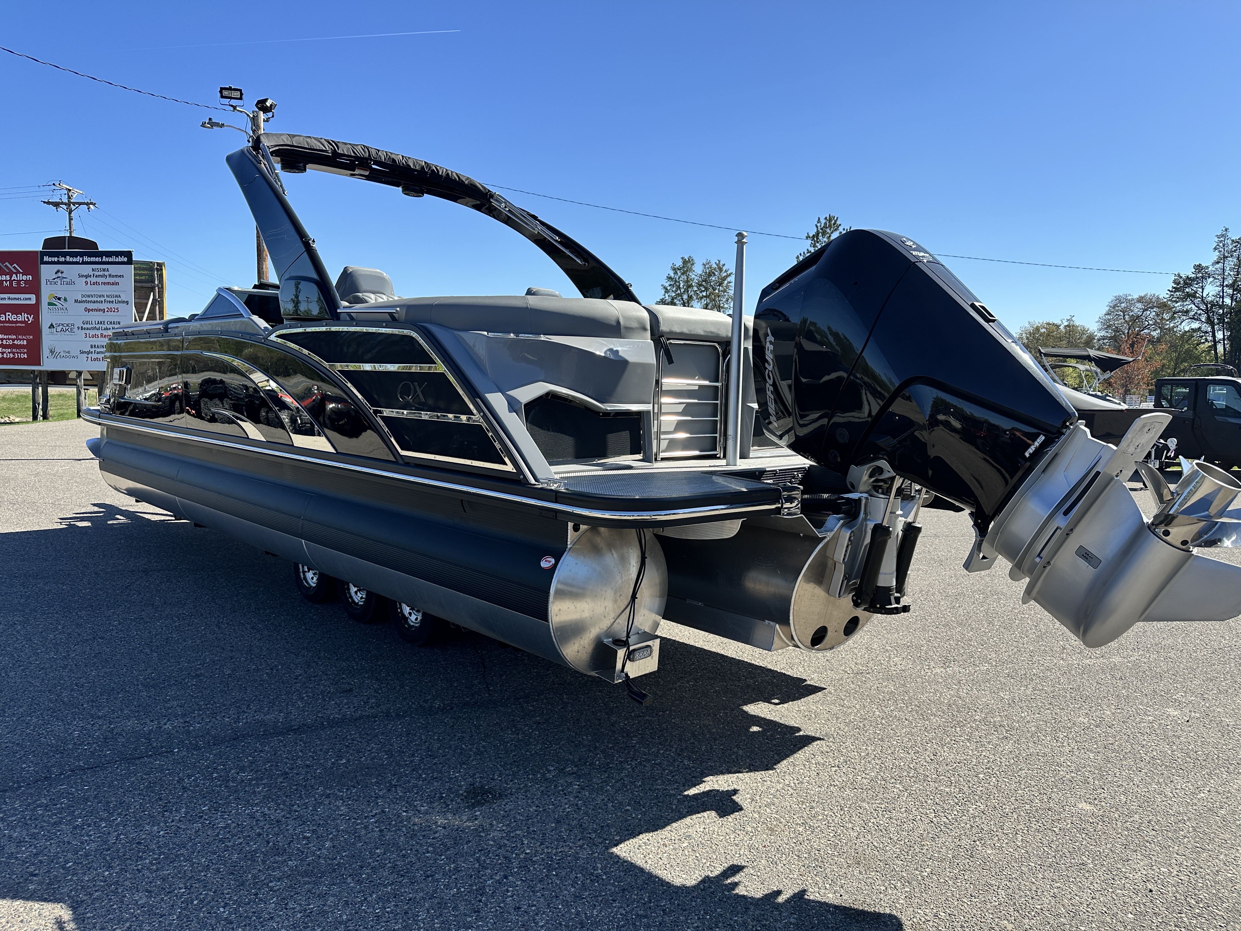 2024 Bennington 25 QX - FASTBACK ARCH w/WINDSHIELD - 400XL VERADO - TRITOON - Photo 5