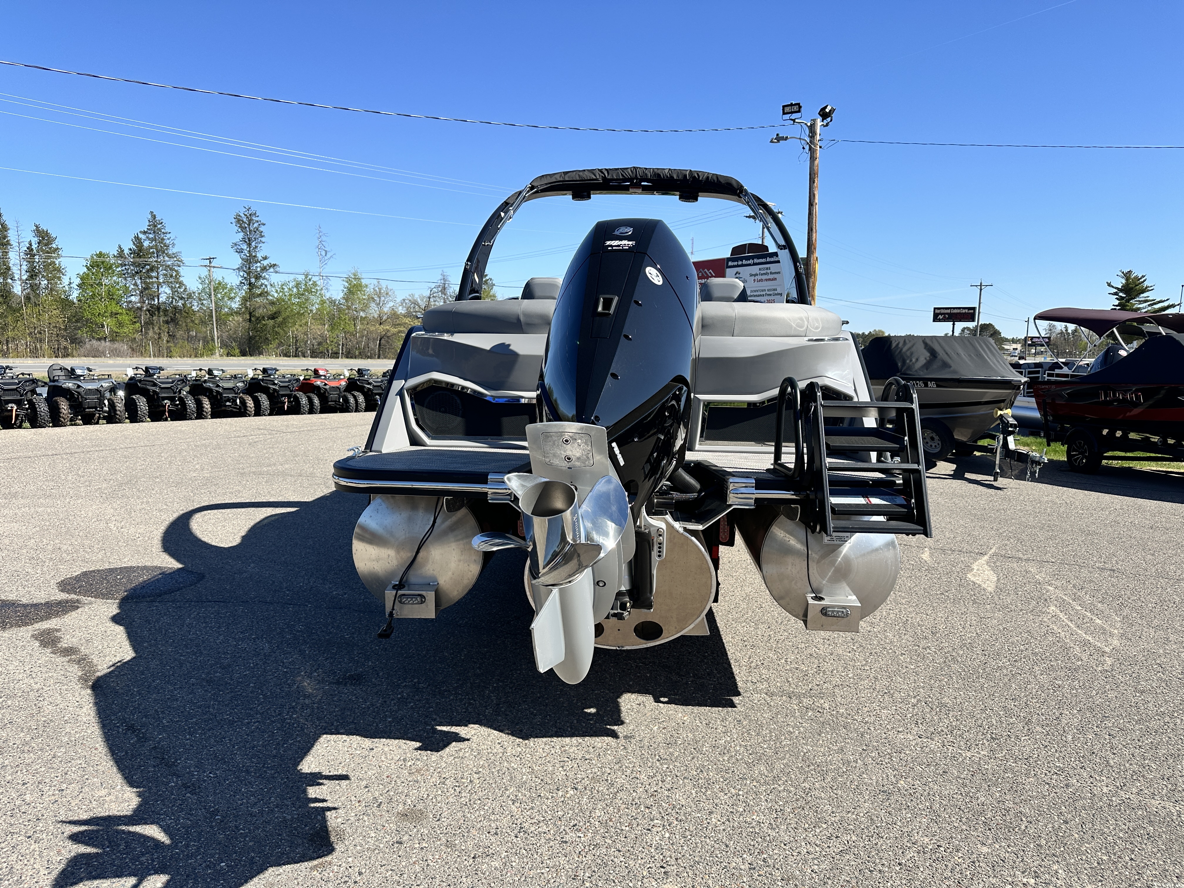 2024 Bennington 25 QX - FASTBACK ARCH w/WINDSHIELD - 400XL VERADO - TRITOON - Photo 6
