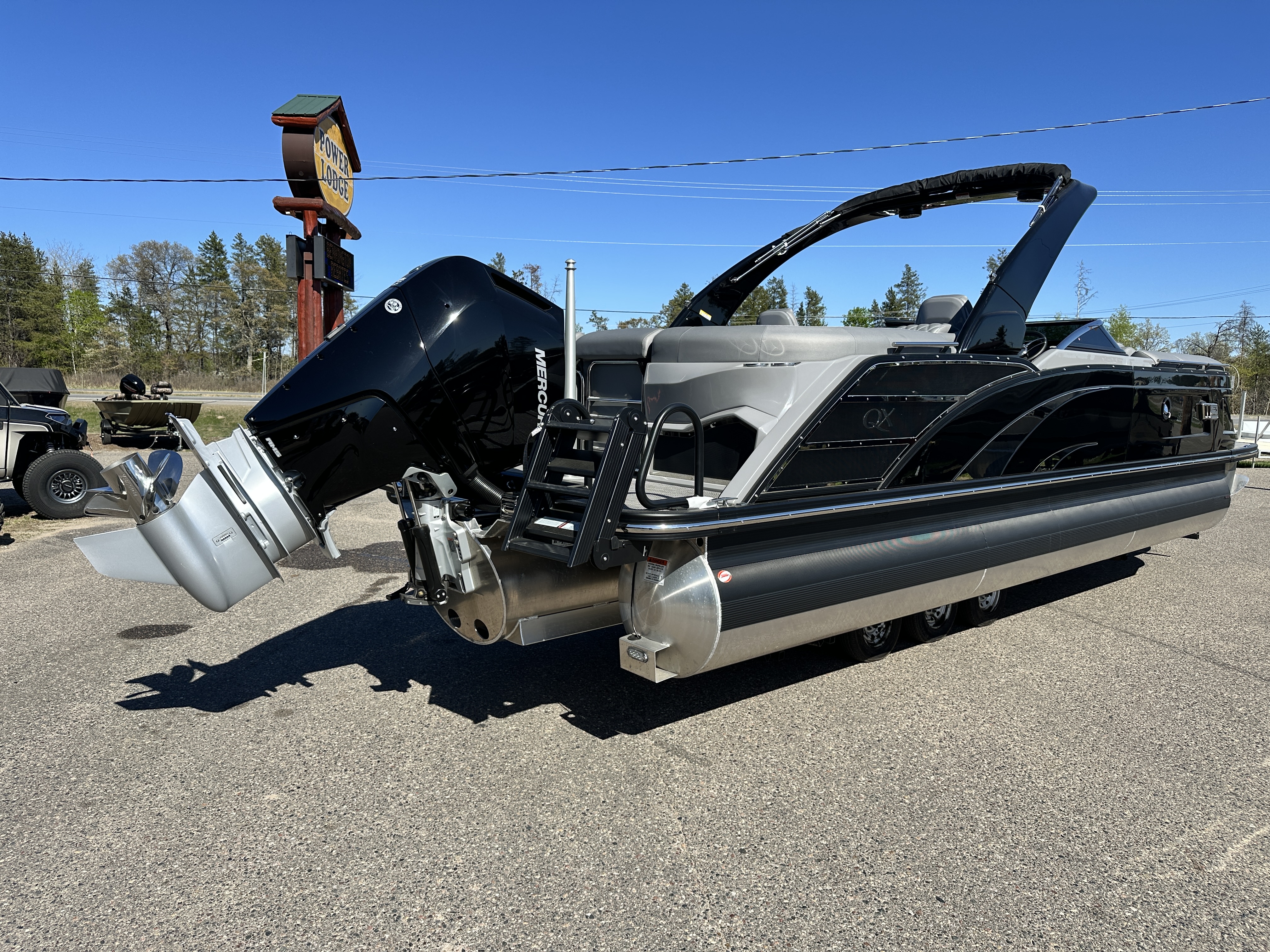 2024 Bennington 25 QX - FASTBACK ARCH w/WINDSHIELD - 400XL VERADO - TRITOON - Photo 7