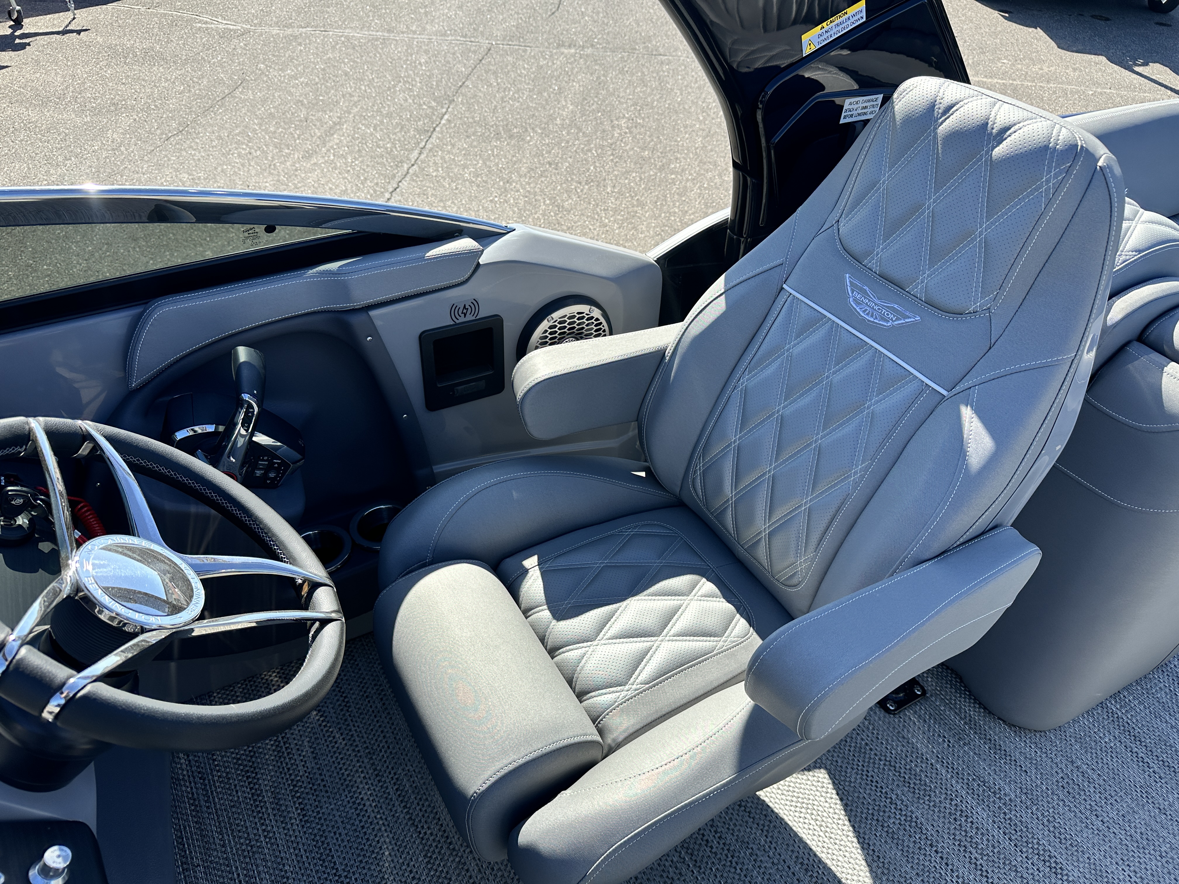 2024 Bennington 25 QX - FASTBACK ARCH w/WINDSHIELD - 400XL VERADO - TRITOON - Photo 14