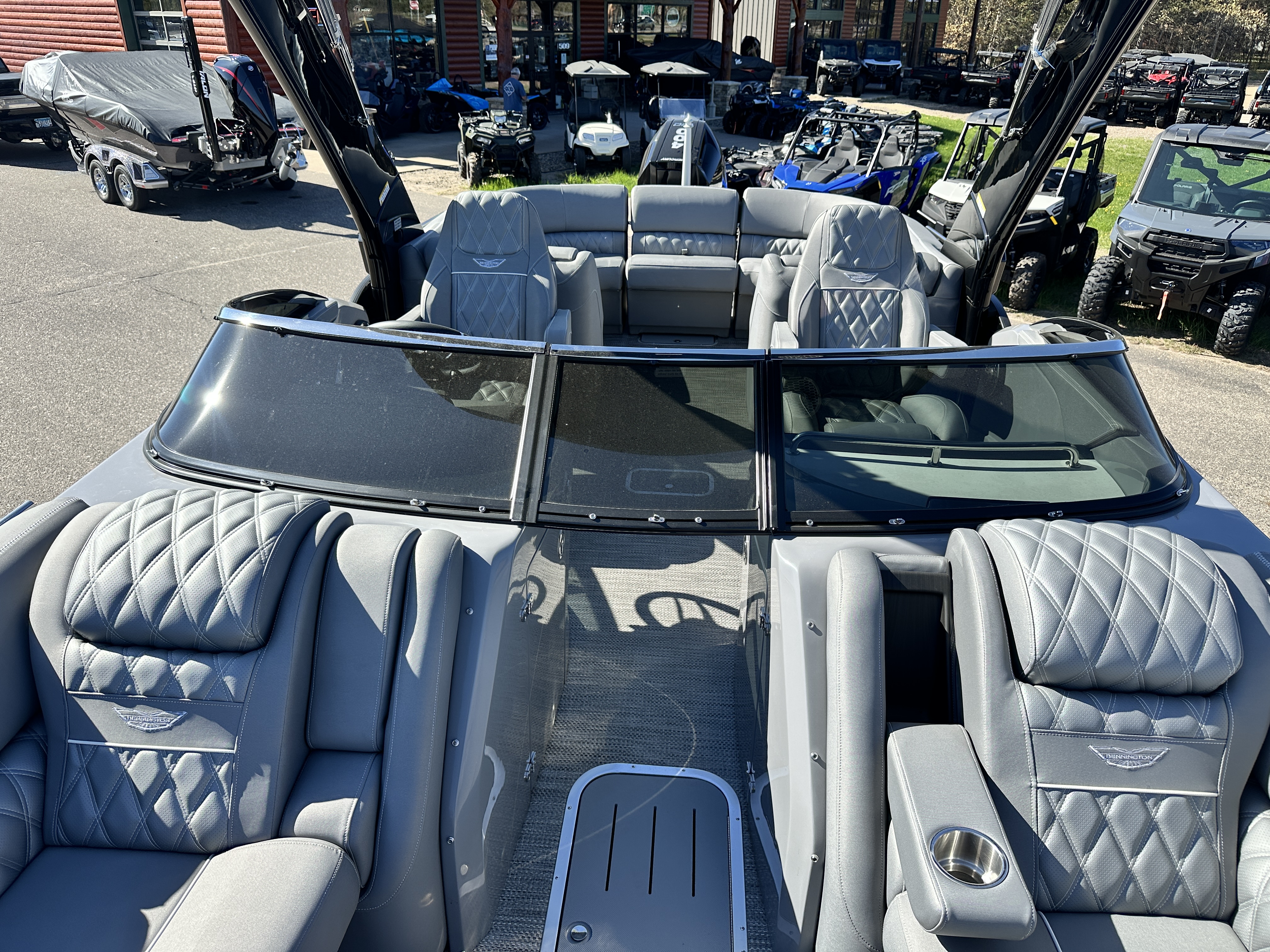 2024 Bennington 25 QX - FASTBACK ARCH w/WINDSHIELD - 400XL VERADO - TRITOON - Photo 18