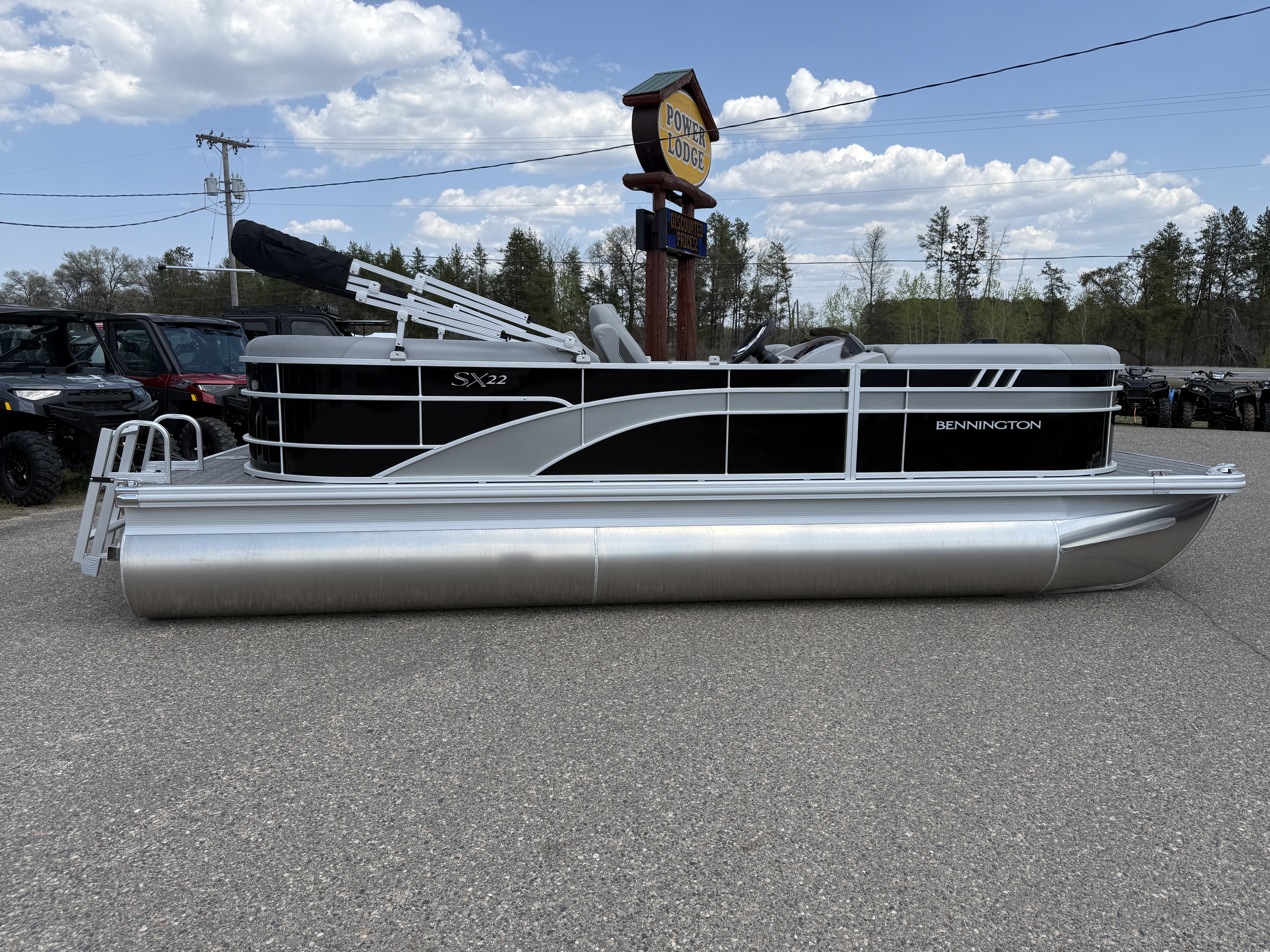 2025 Bennington 22 SX - STERN RADIUS EXPRESS - w/T50LB
