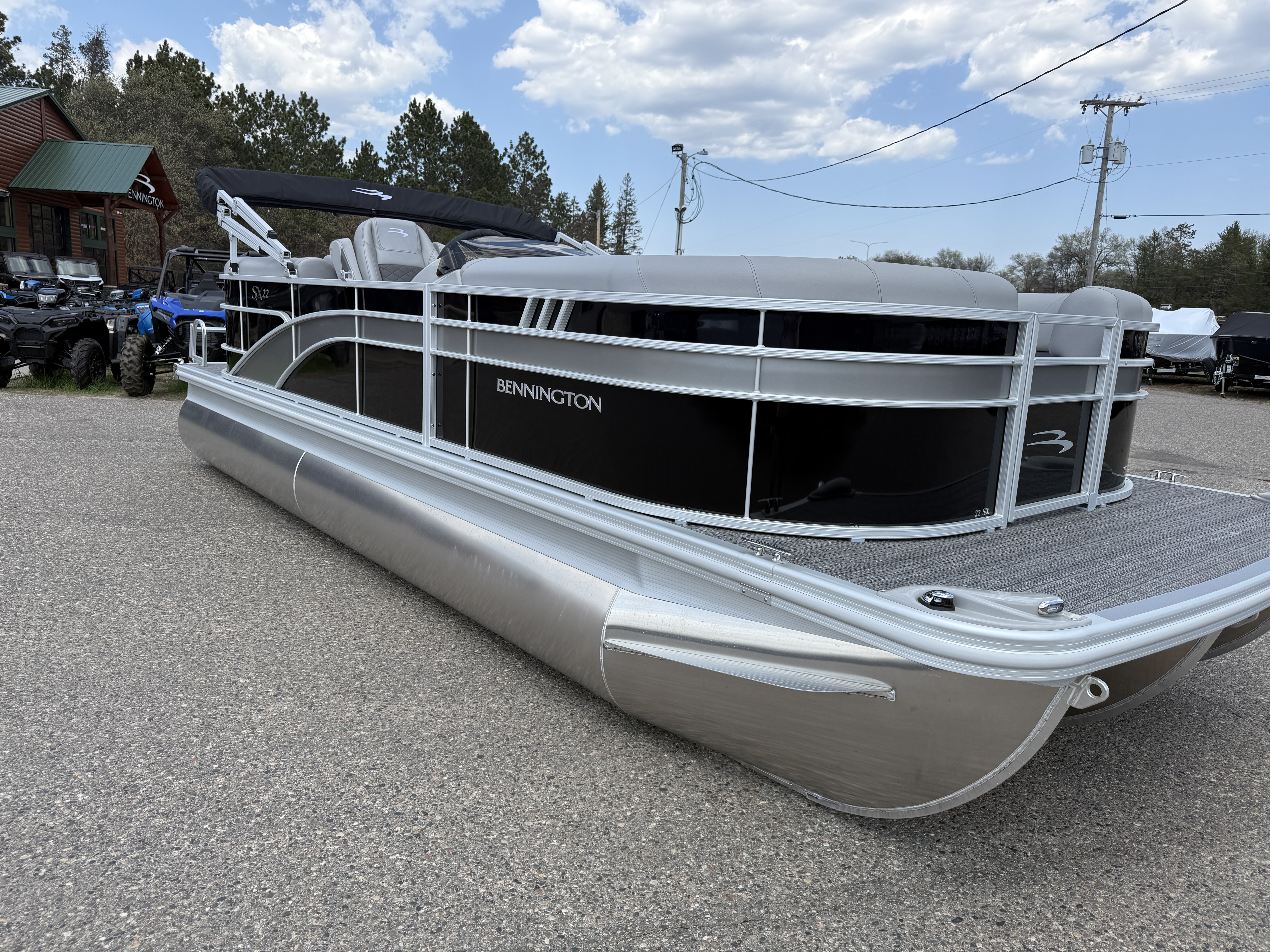 2025 Bennington 22 SX - STERN RADIUS EXPRESS - w/T50LB - Photo 2