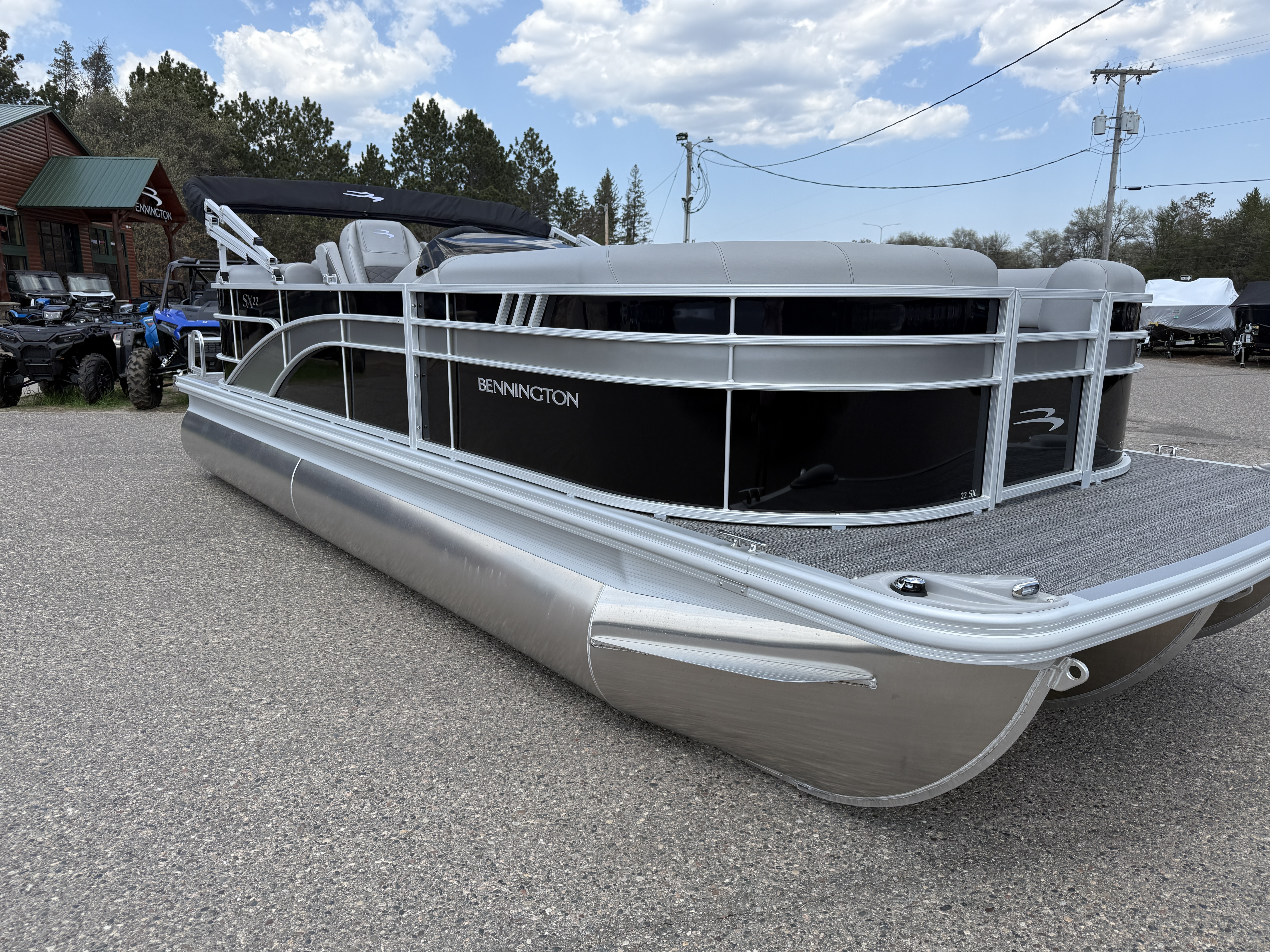 2025 Bennington 22 SX - STERN RADIUS EXPRESS - w/T50LB - Photo 3