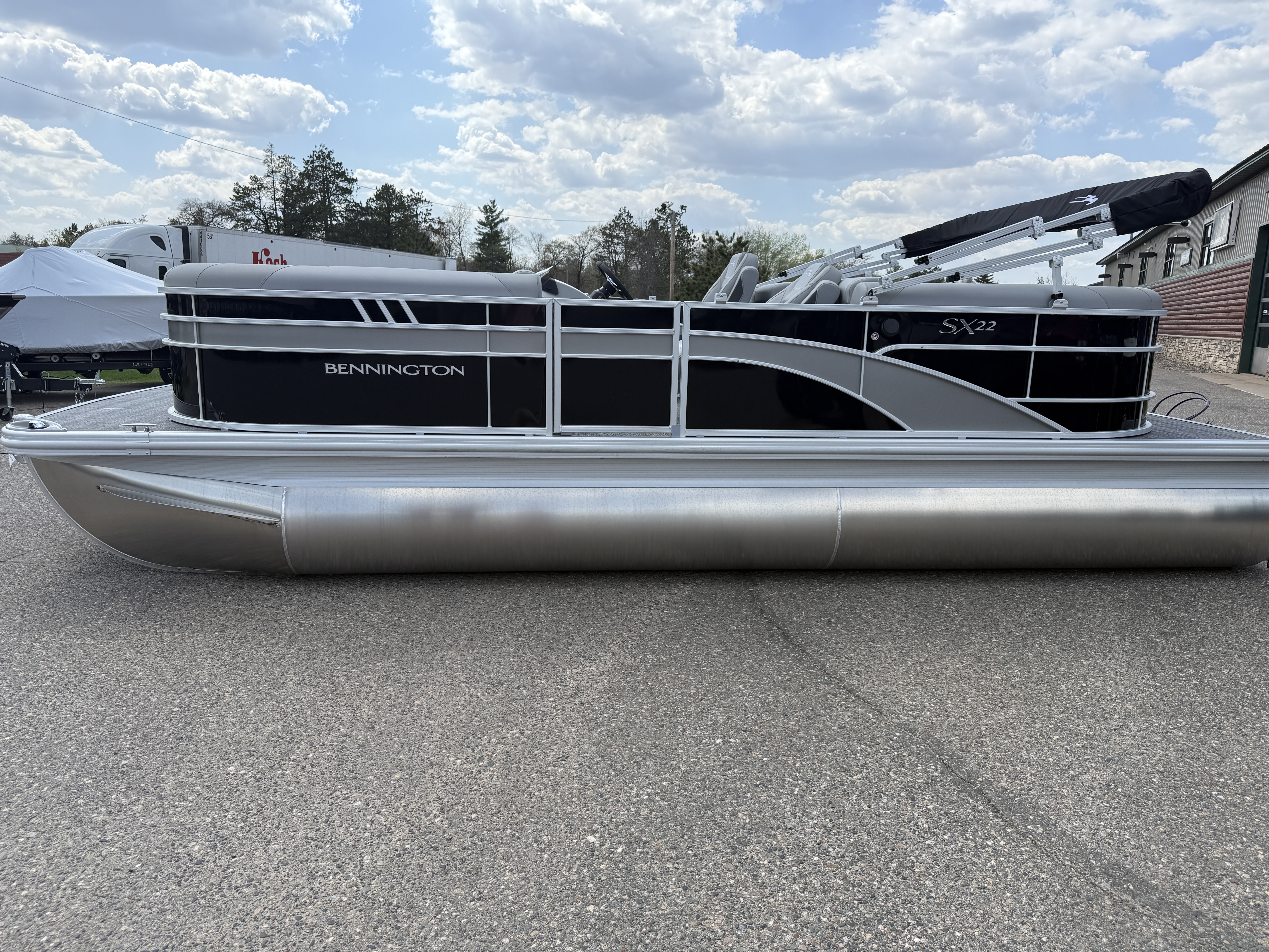 2025 Bennington 22 SX - STERN RADIUS EXPRESS - w/T50LB - Photo 6