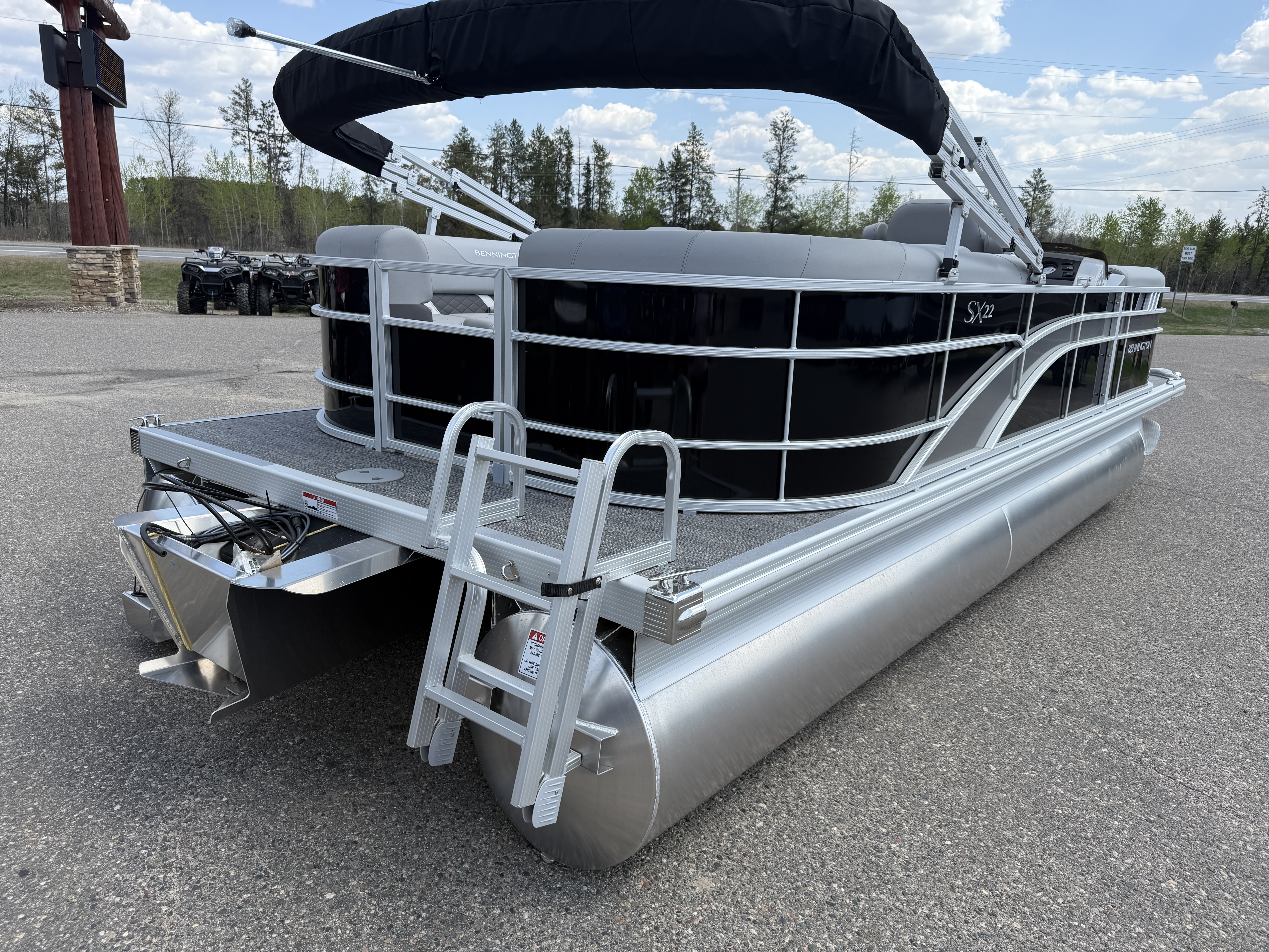 2025 Bennington 22 SX - STERN RADIUS EXPRESS - w/T50LB - Photo 9