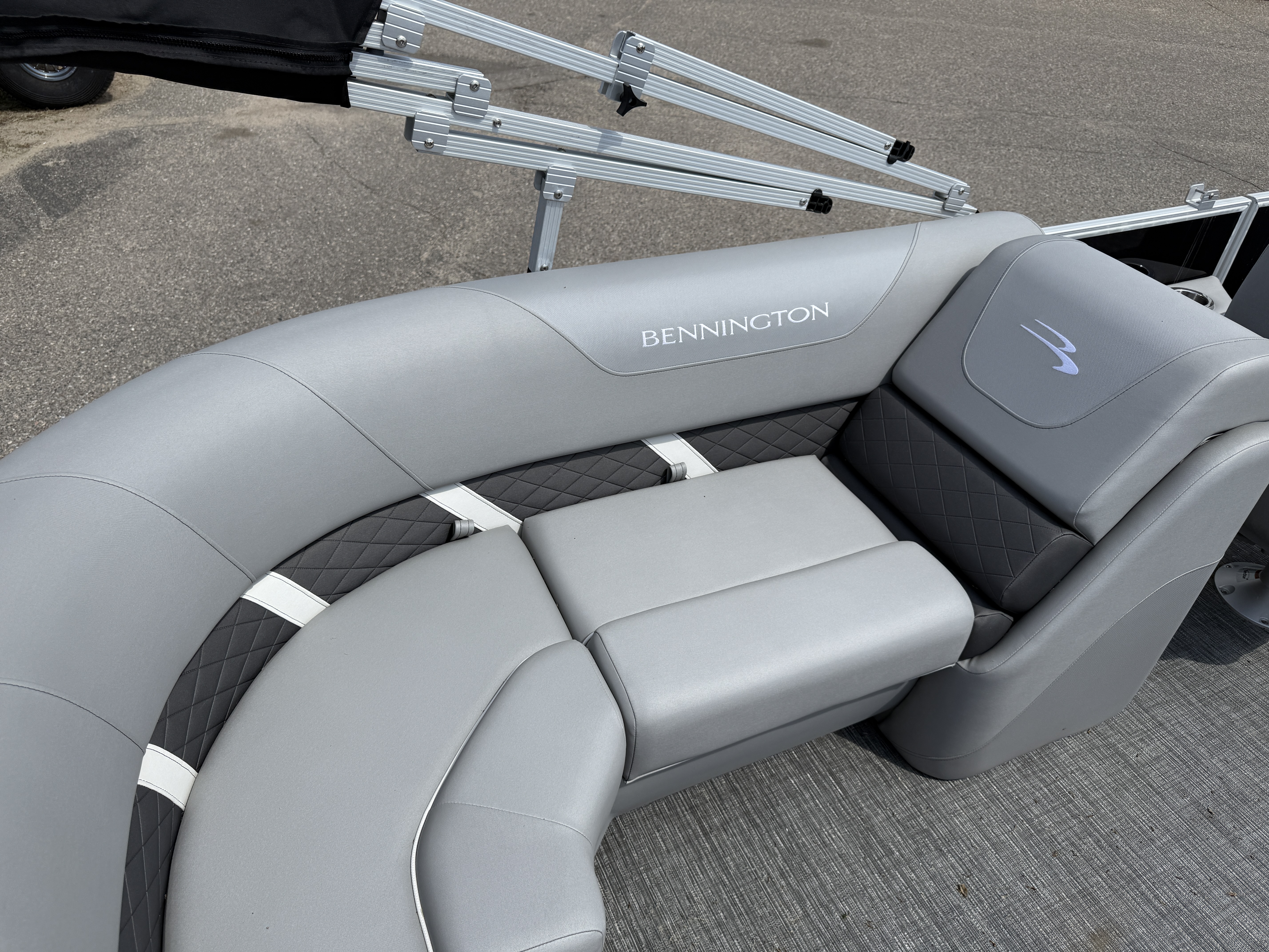 2025 Bennington 22 SX - STERN RADIUS EXPRESS - w/T50LB - Photo 11