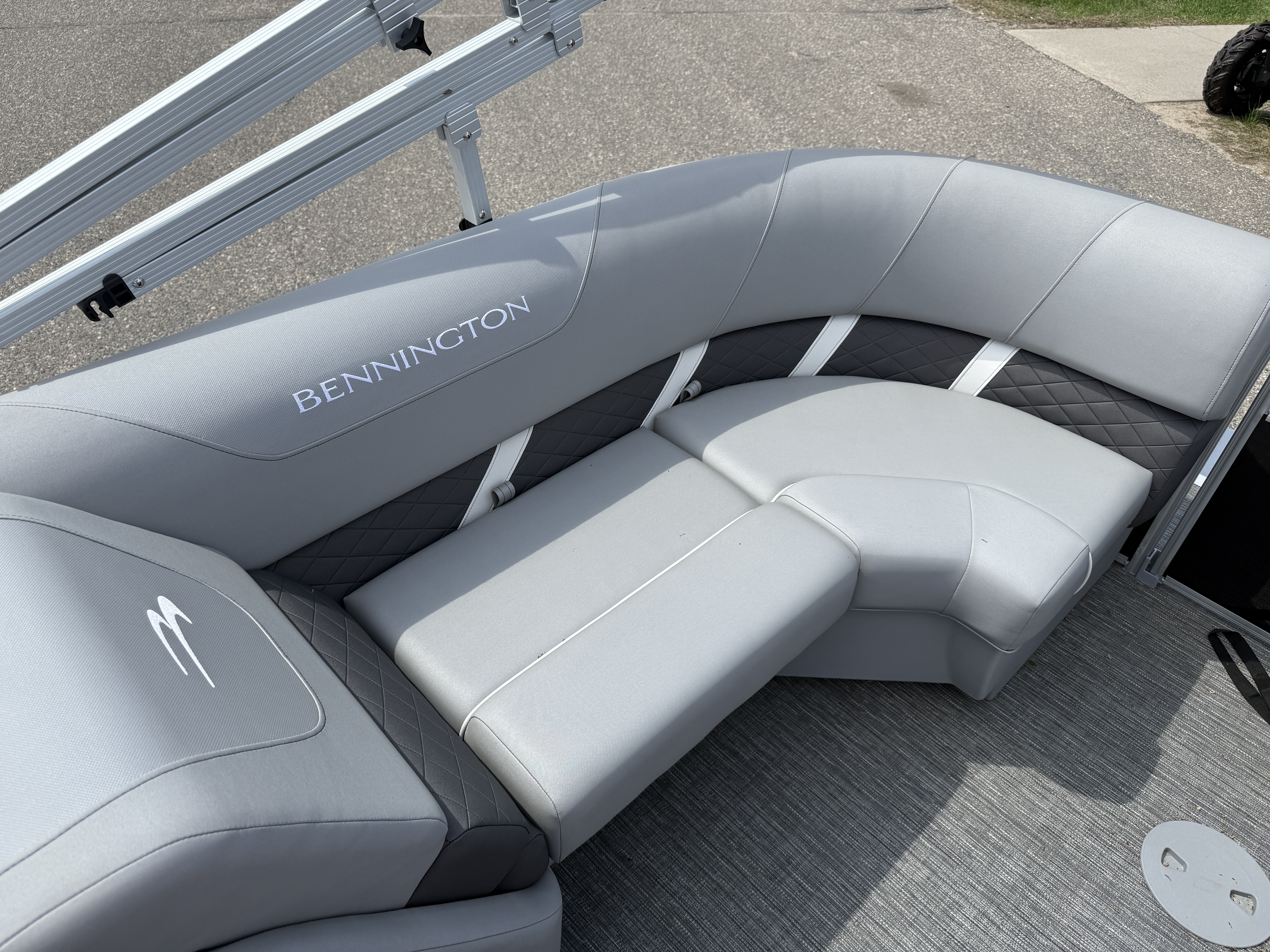 2025 Bennington 22 SX - STERN RADIUS EXPRESS - w/T50LB - Photo 13