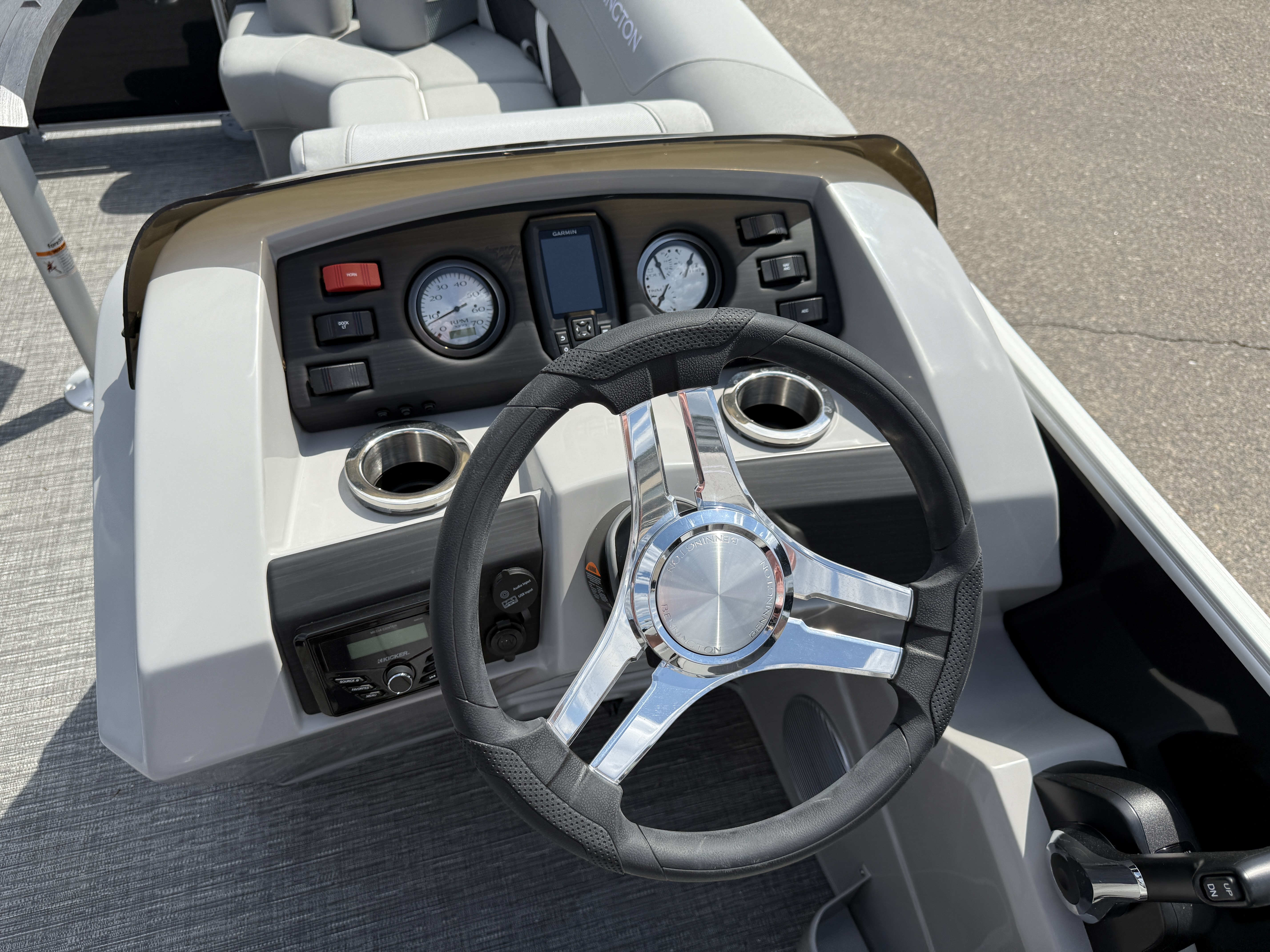2025 Bennington 22 SX - STERN RADIUS EXPRESS - w/T50LB - Photo 16
