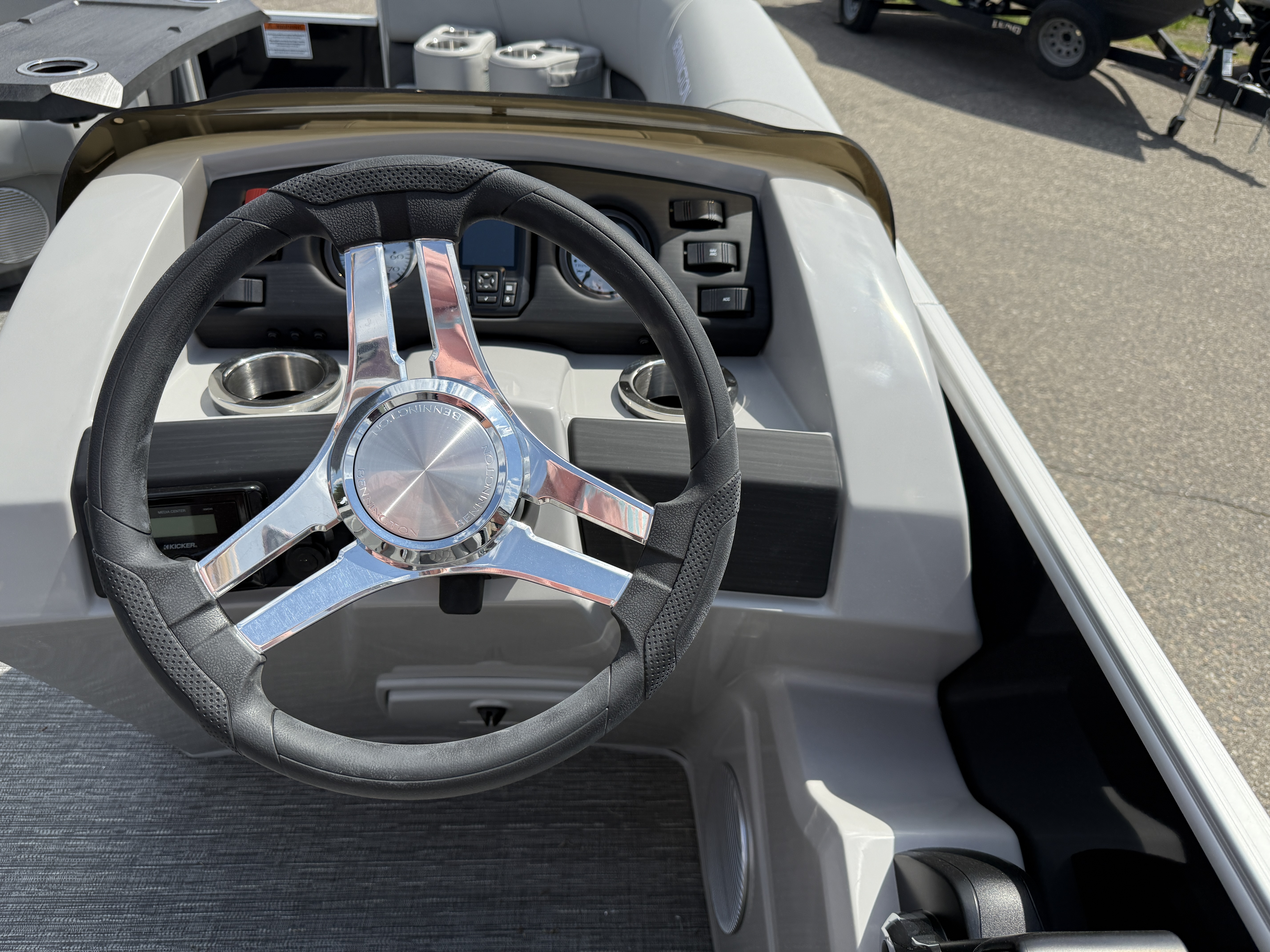 2025 Bennington 22 SX - STERN RADIUS EXPRESS - w/T50LB - Photo 17