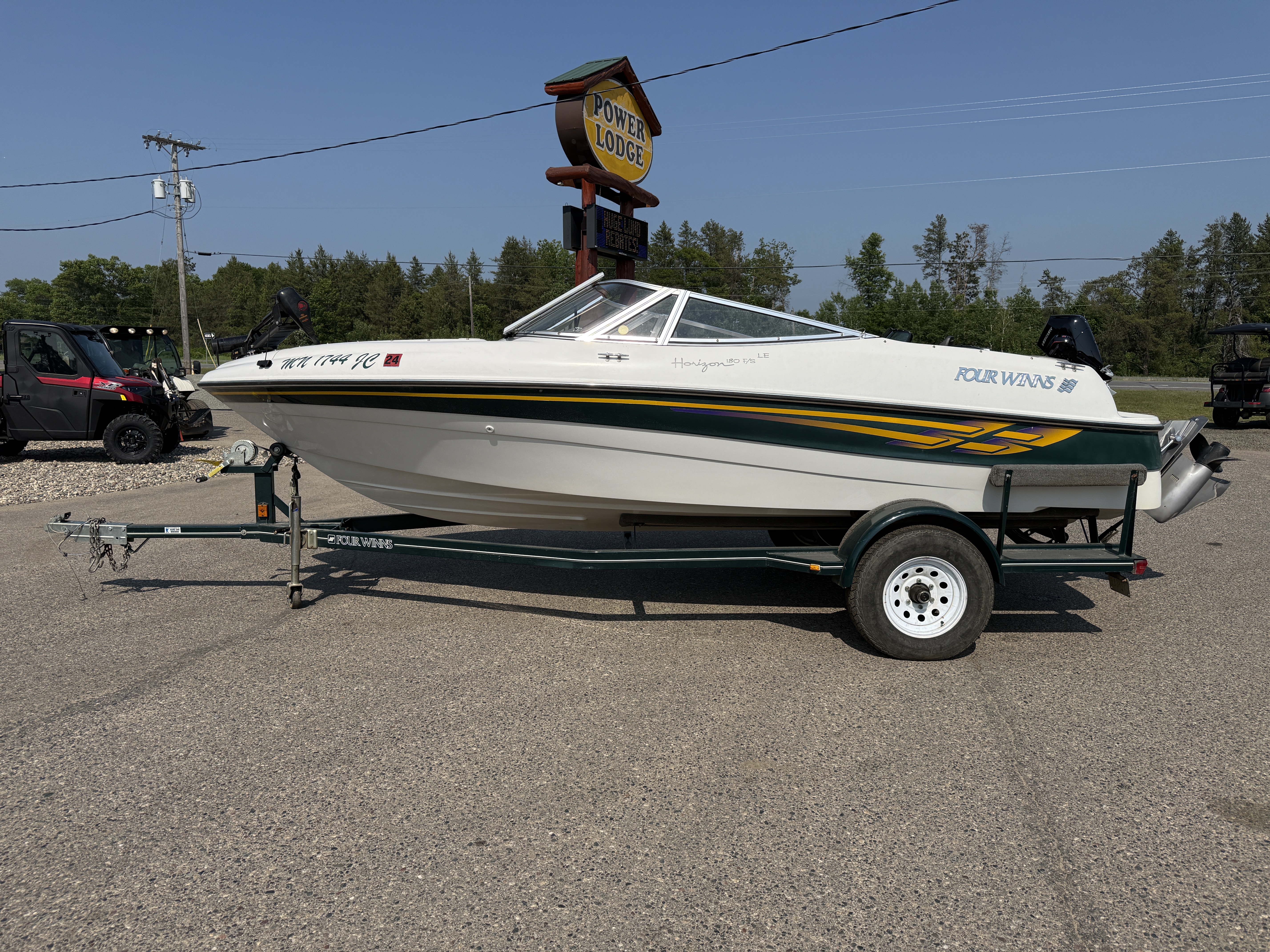 2001 Four Winns 180 HORIZON