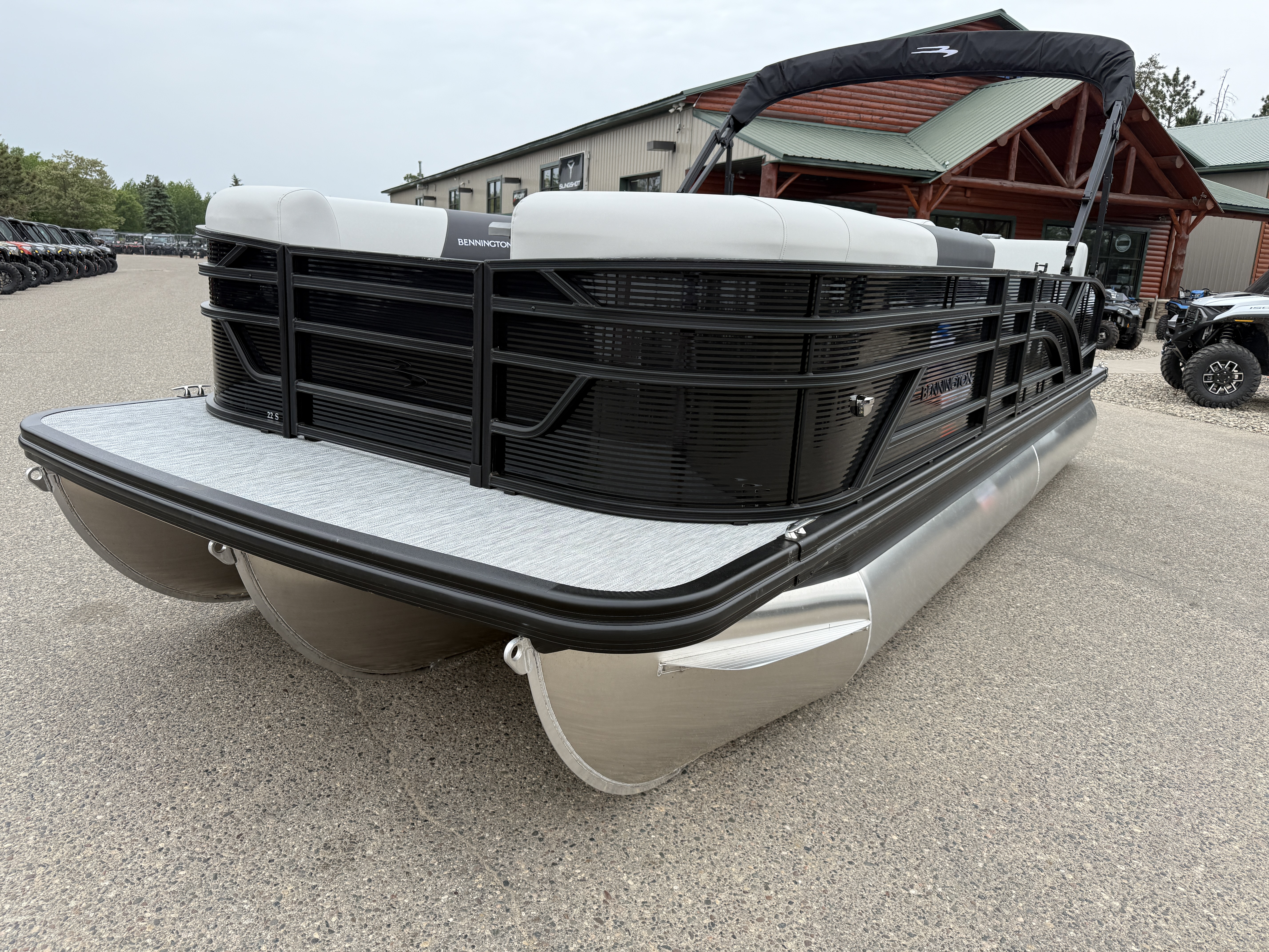 2025 Bennington 22 S SWINGBACK - Photo 4