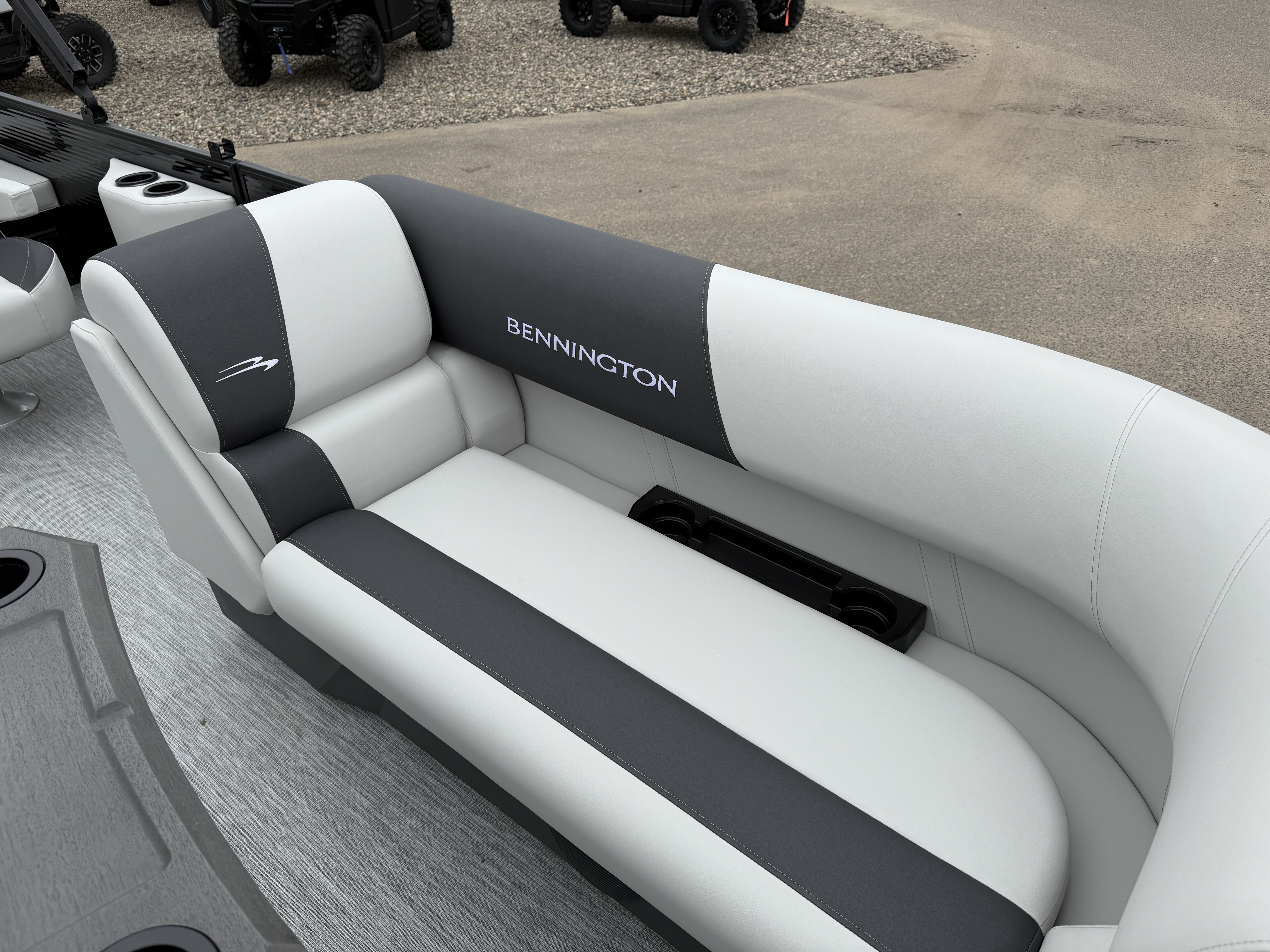 2025 Bennington 22 S SWINGBACK - Photo 12