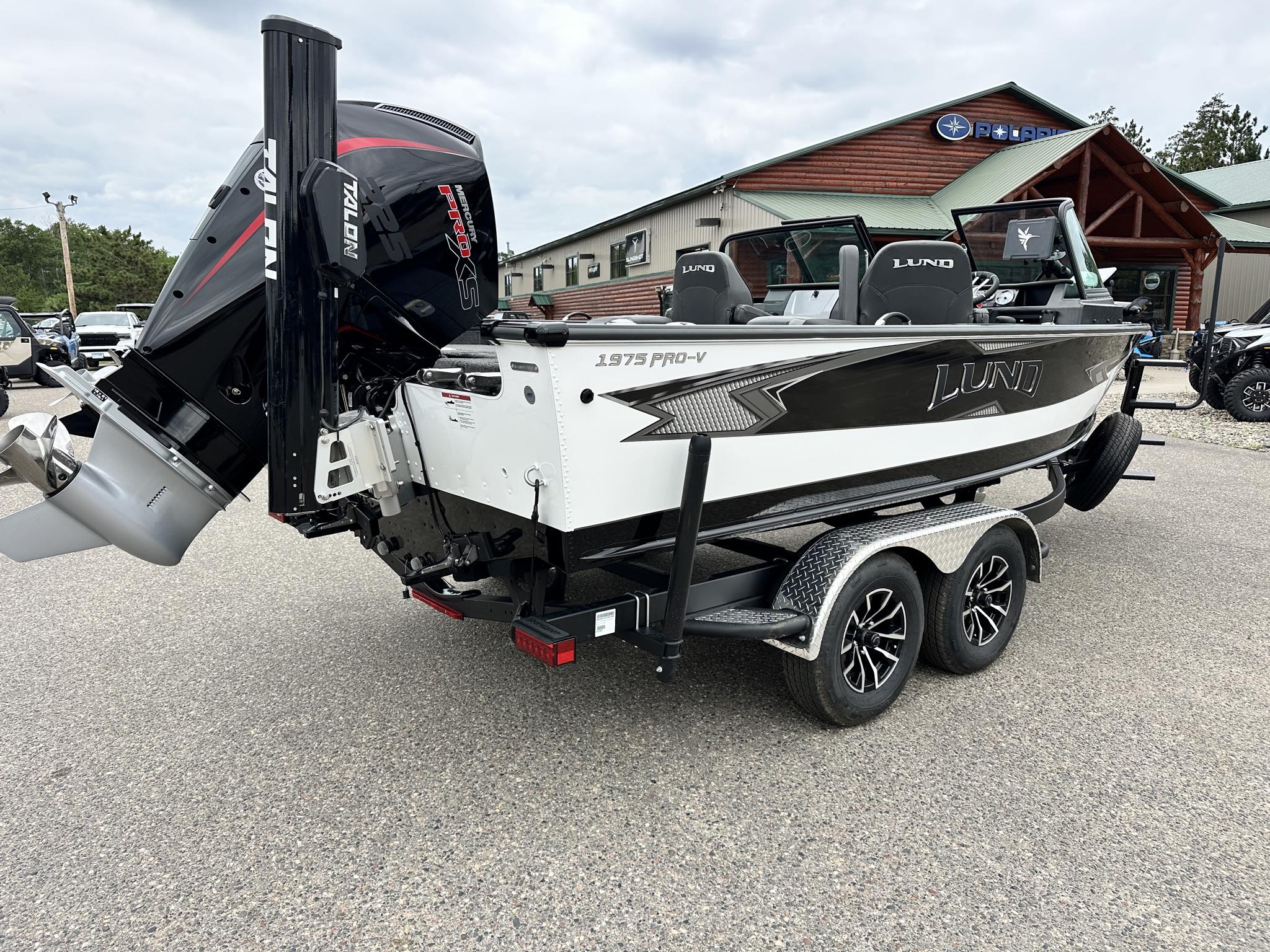 2025 Lund 1975 PRO V - Photo 6
