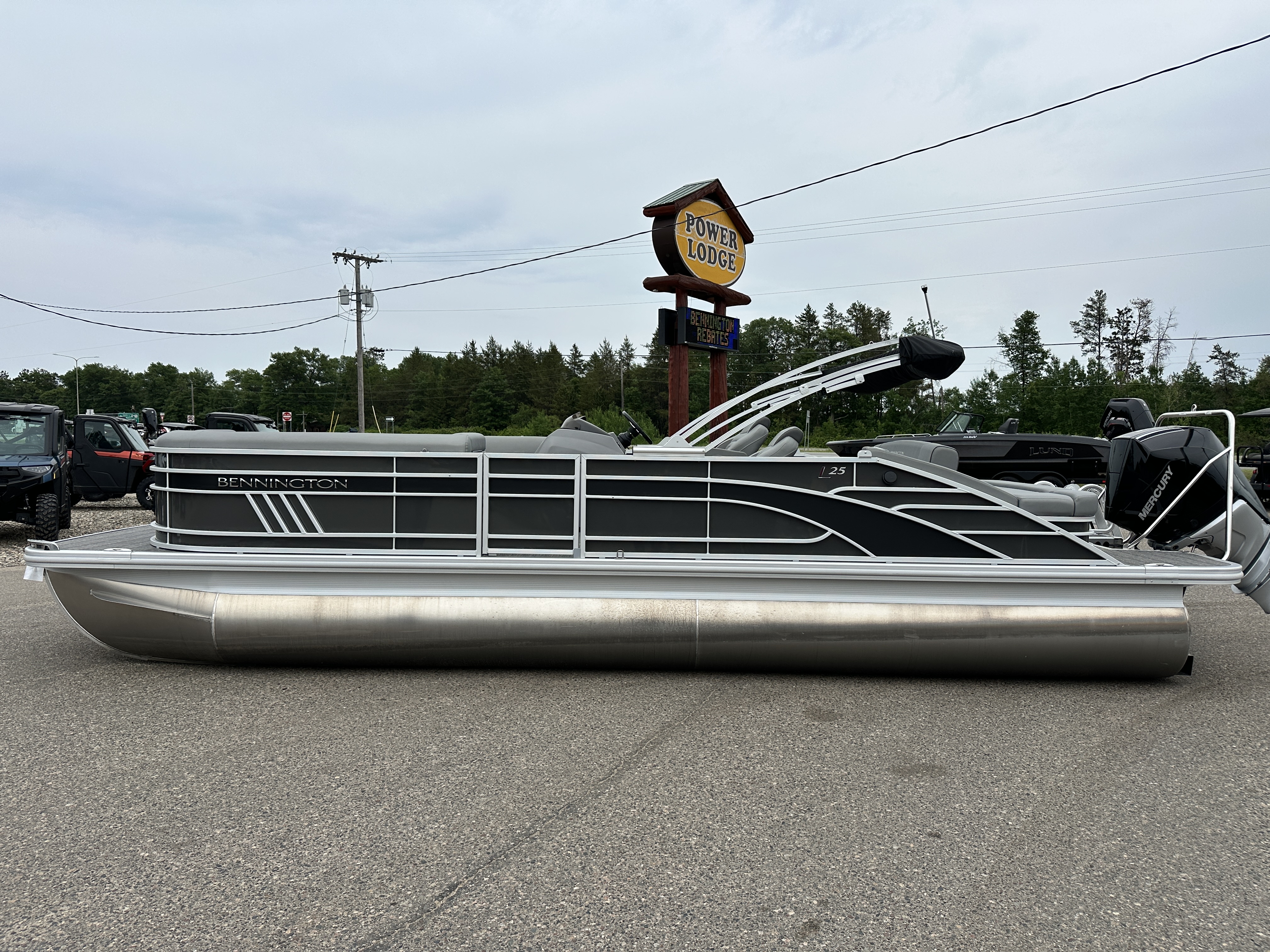 2024 Bennington 25 LSB W/ 300 MERC