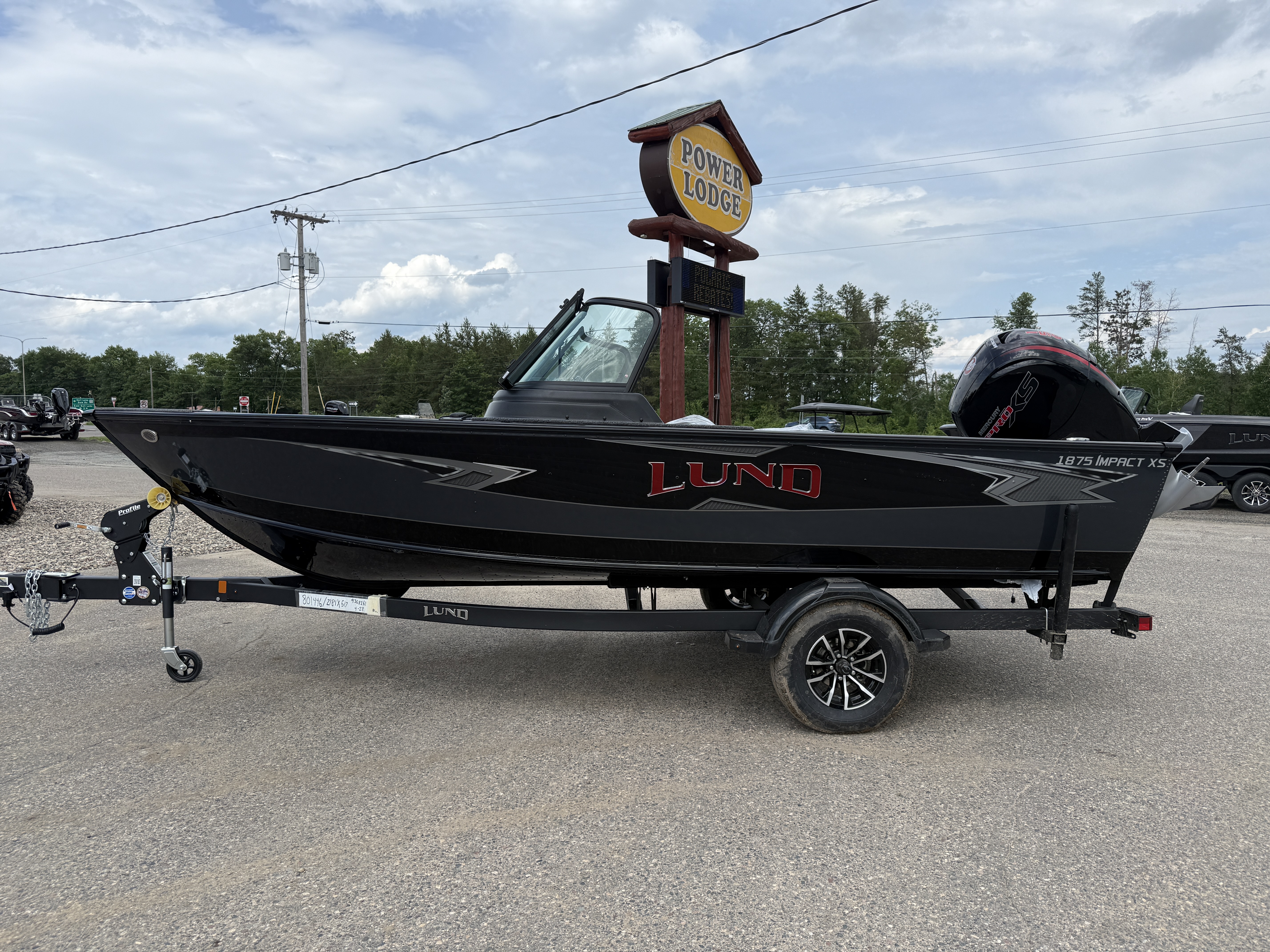 2025 Lund Impact XS 1875 Sport