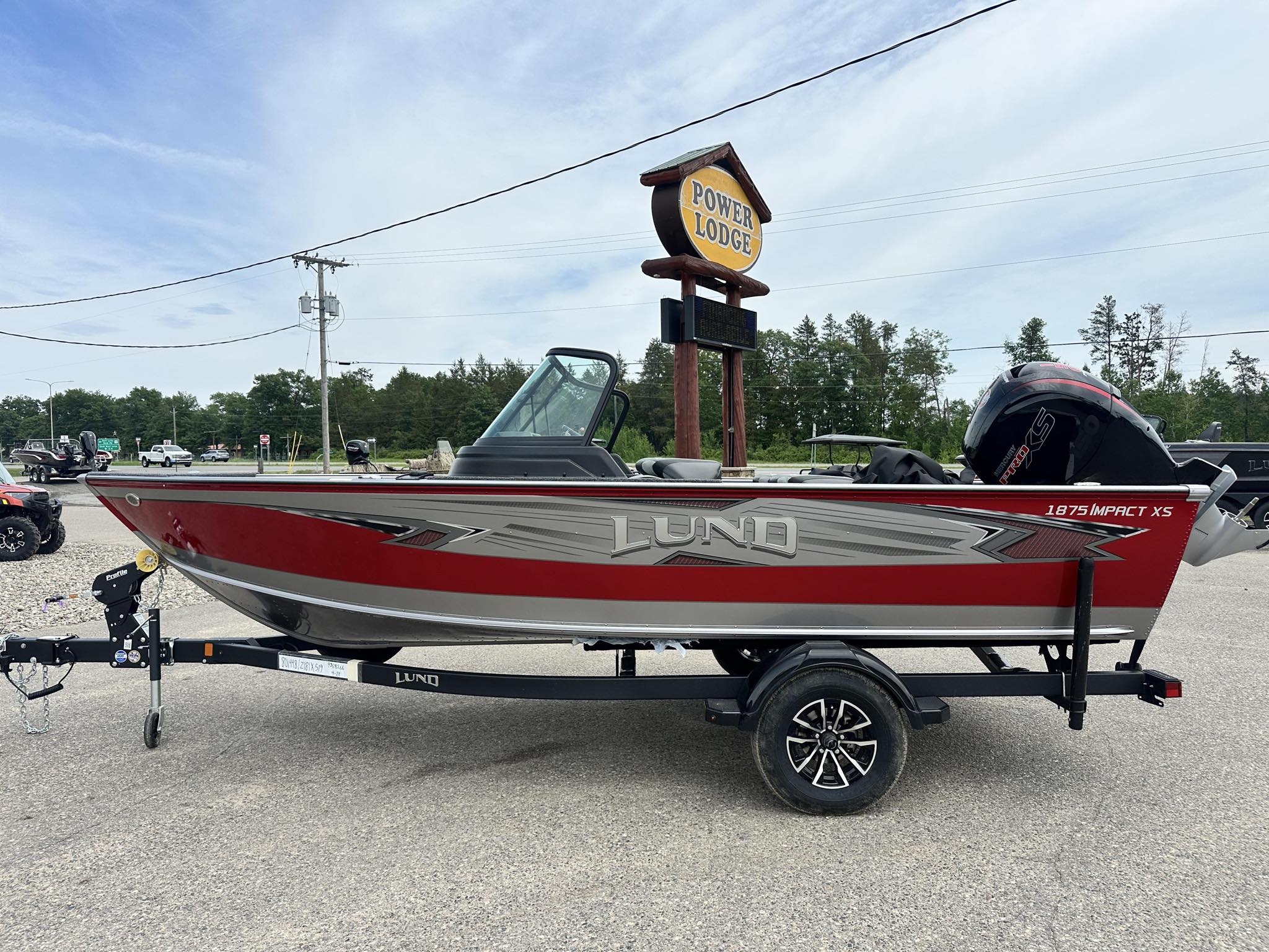 2025 Lund Impact XS 1875 Sport