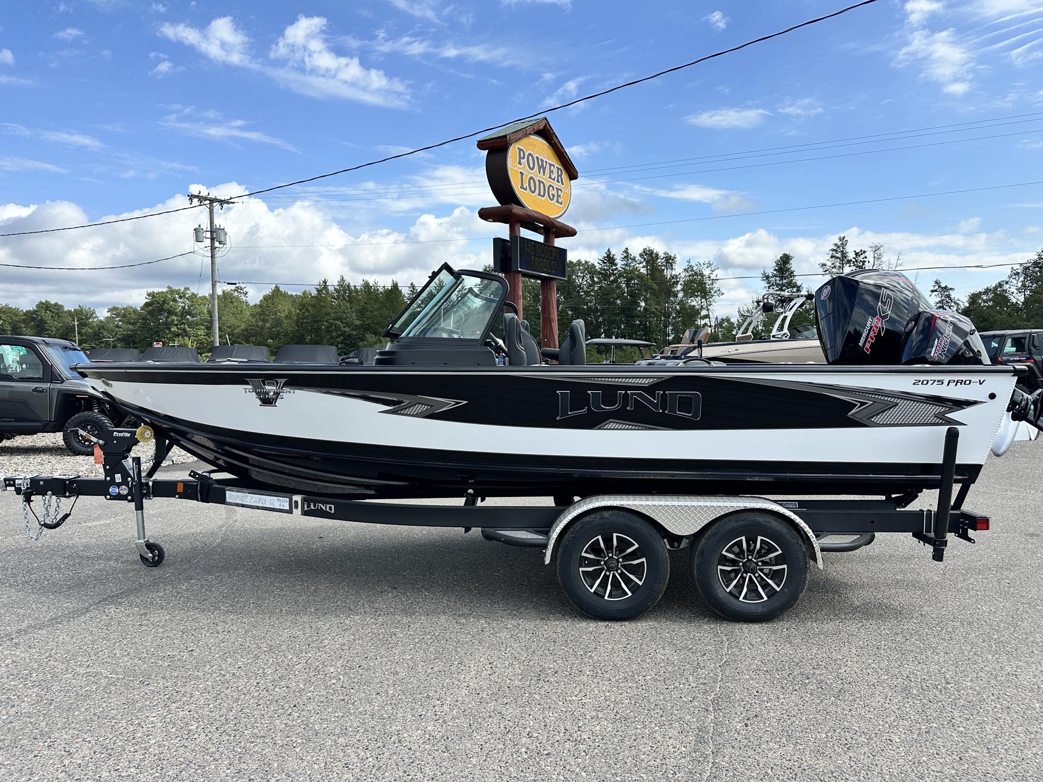 2026 Lund 2075 Pro V Sport
