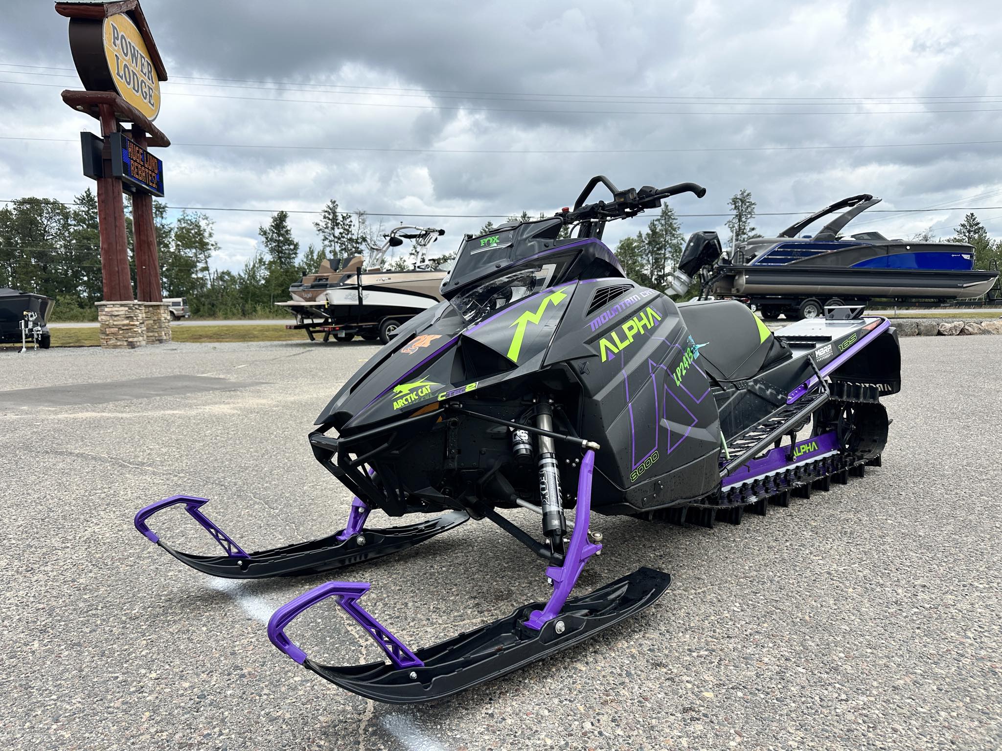 2019 Arctic Cat M8000