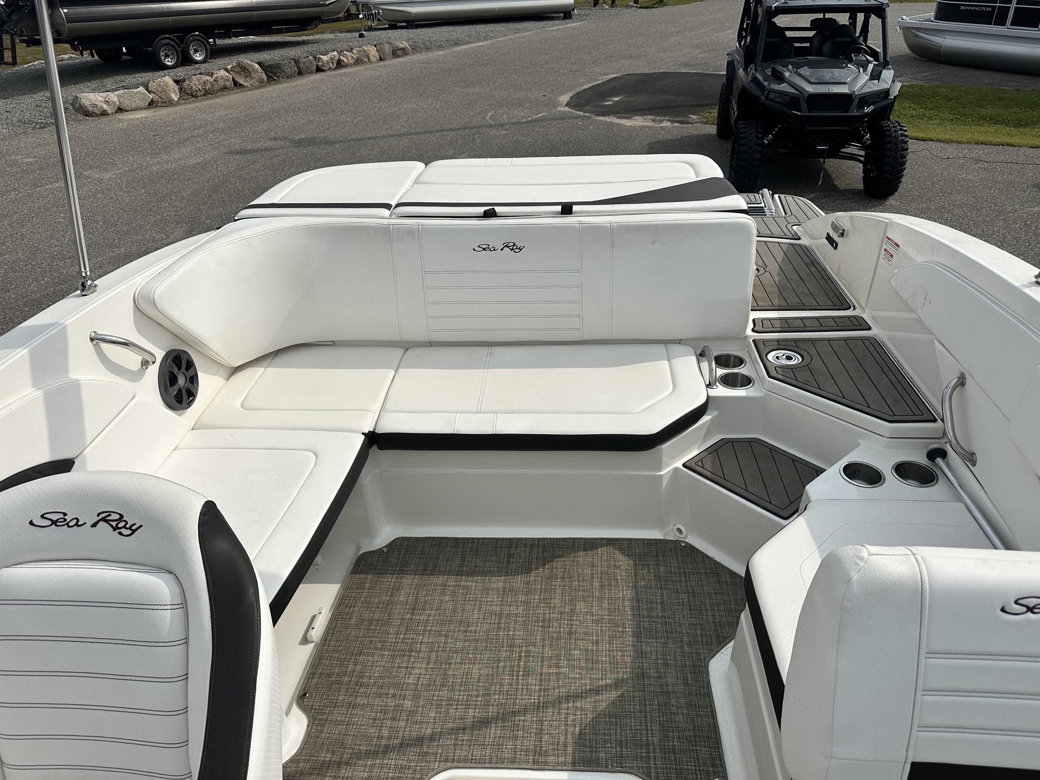 2020 Sea Ray SPX 210 - Photo 4
