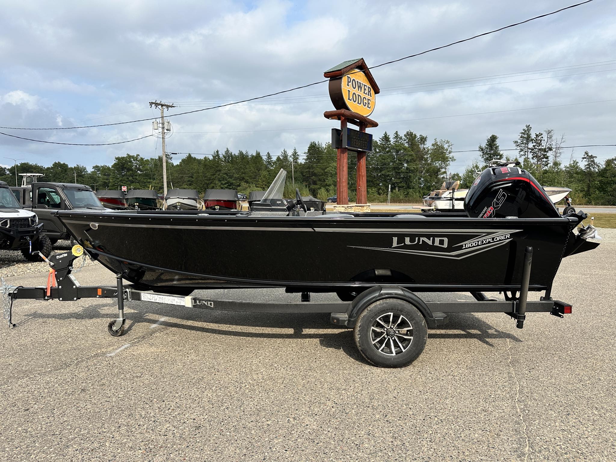 2026 Lund 1800 EXPLORER SPORT SIDE CONSOLE
