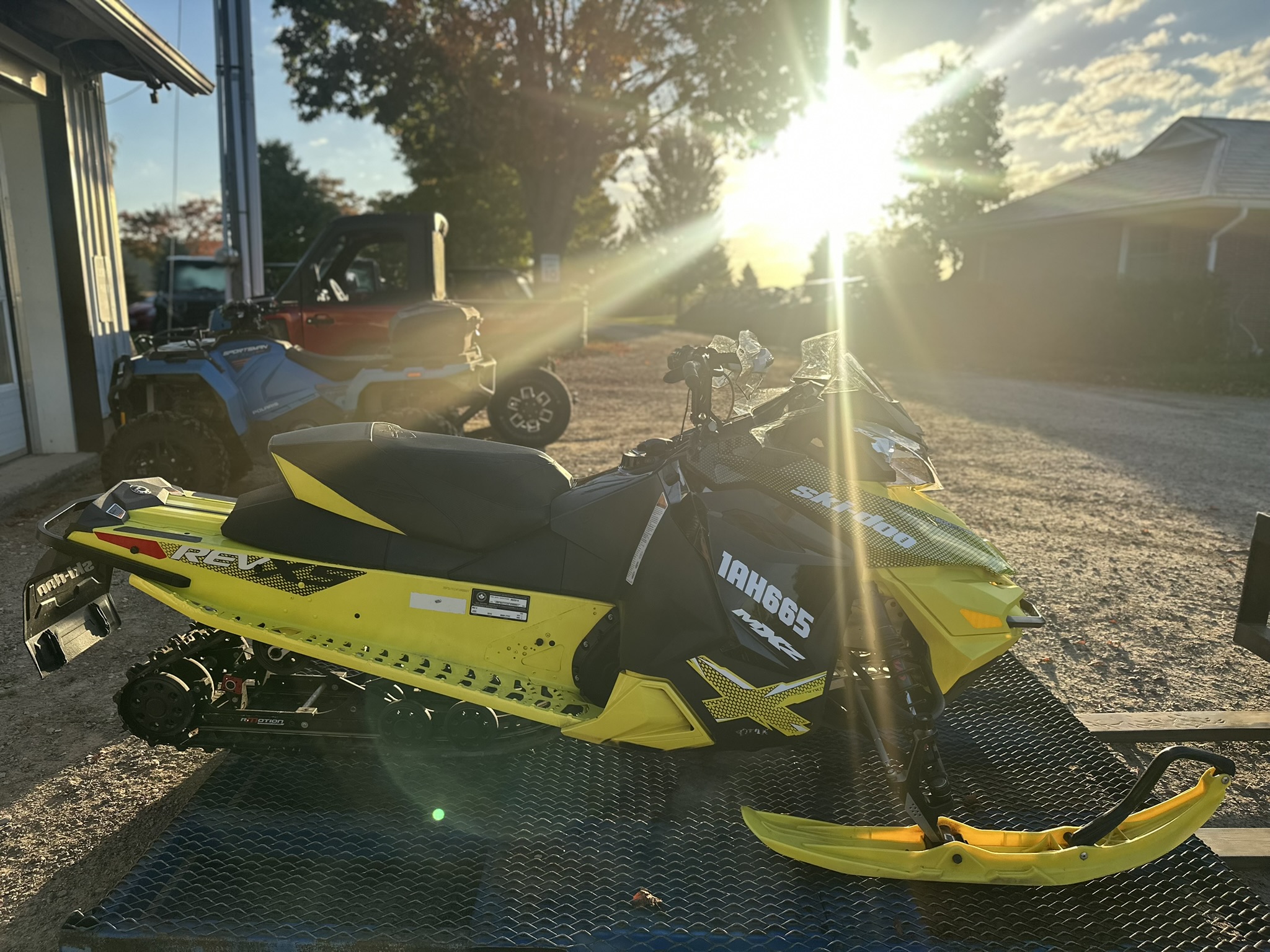 2015 Ski-Doo MX Z® TNT™ Rotax® 800R E-TEC® - Grey/Yellow - Photo 2