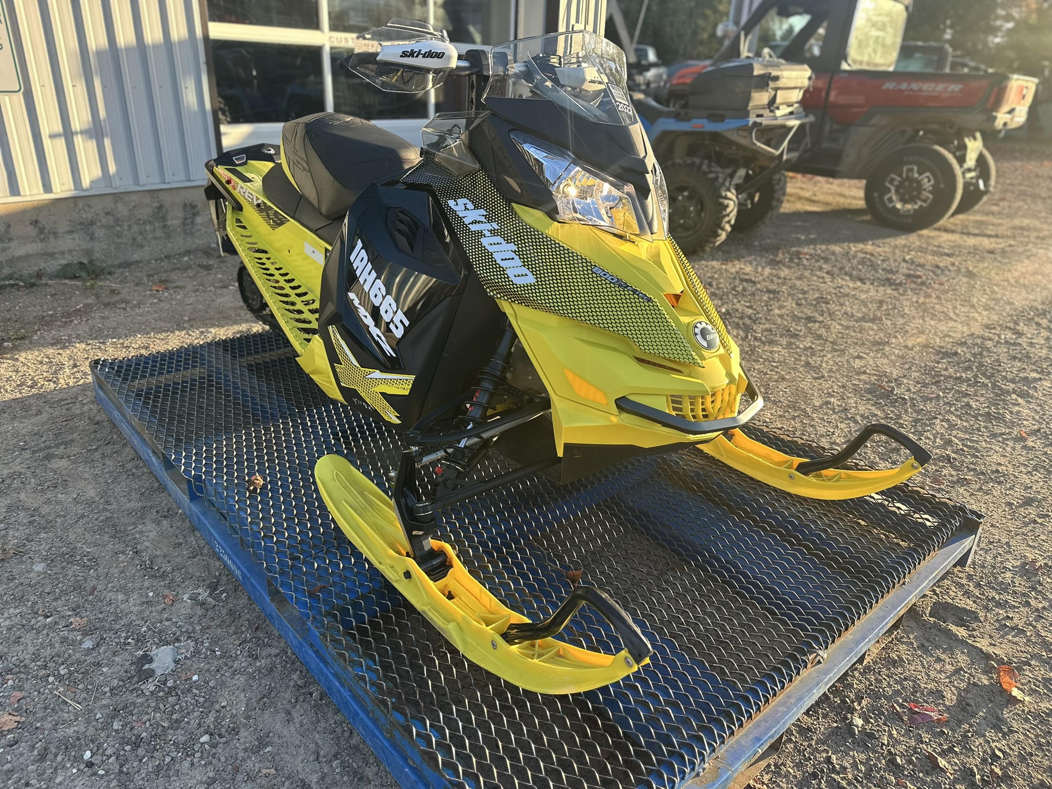 2015 Ski-Doo MX Z® TNT™ Rotax® 800R E-TEC® - Grey/Yellow - Photo 3