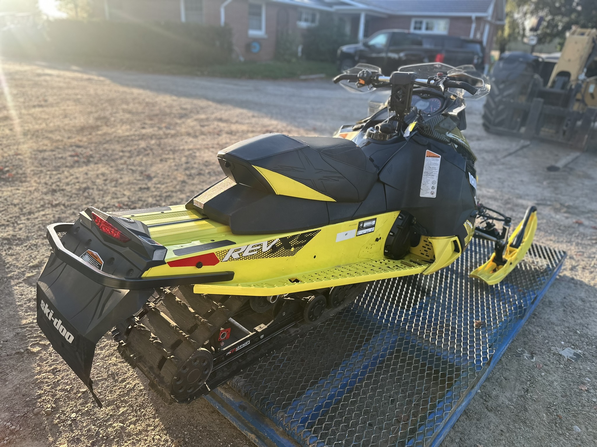 2015 Ski-Doo MX Z® TNT™ Rotax® 800R E-TEC® - Grey/Yellow - Photo 8